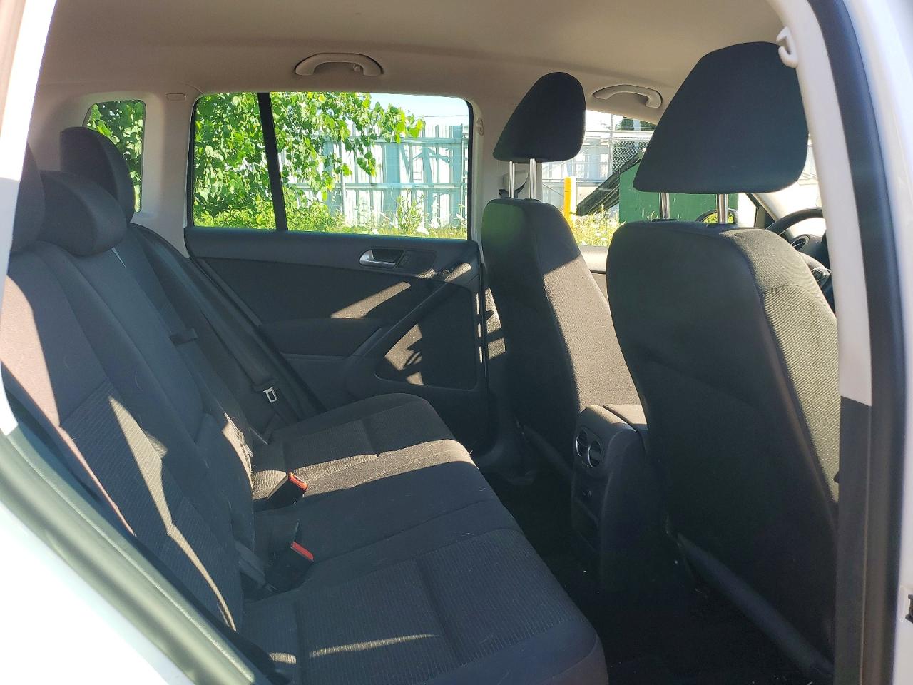 2014 Volkswagen Tiguan S White vin: WVGJV3AX9EW593375