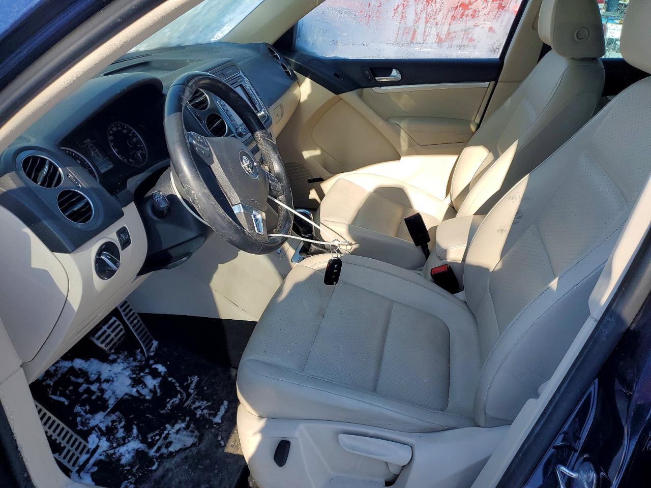 2015 Volkswagen Tiguan S Синий vin: WVGJV7AX1FW553557