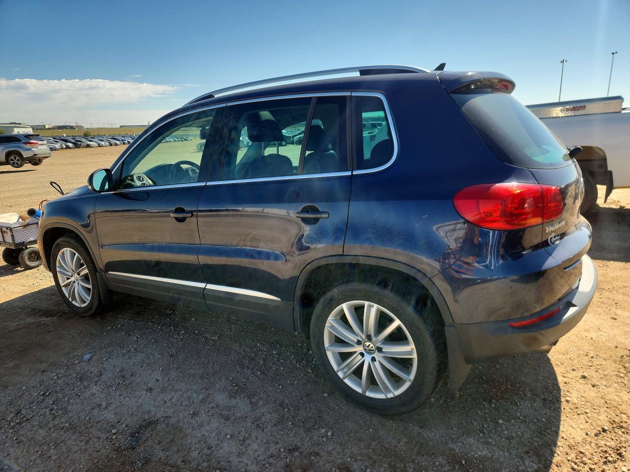 2015 Volkswagen Tiguan S Blue vin: WVGJV7AX1FW568608