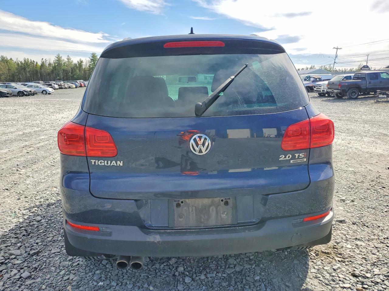 2015 Volkswagen Tiguan S Blue vin: WVGJV7AX2FW113413