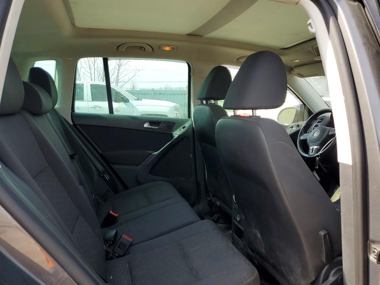 2015 Volkswagen Tiguan S Gray vin: WVGJV7AX2FW578063
