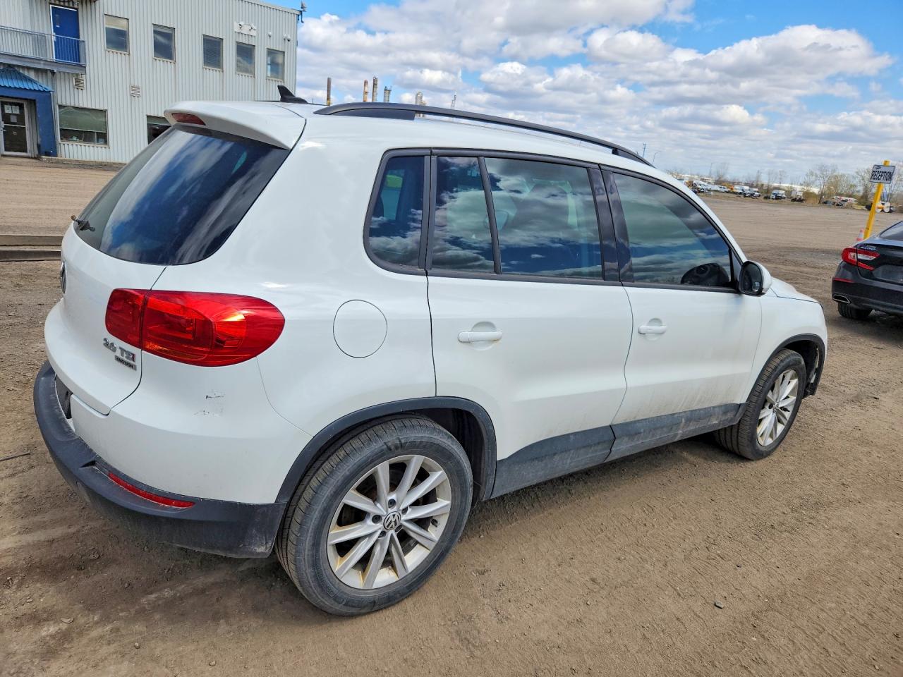 2015 Volkswagen Tiguan S White vin: WVGJV7AX2FW608811