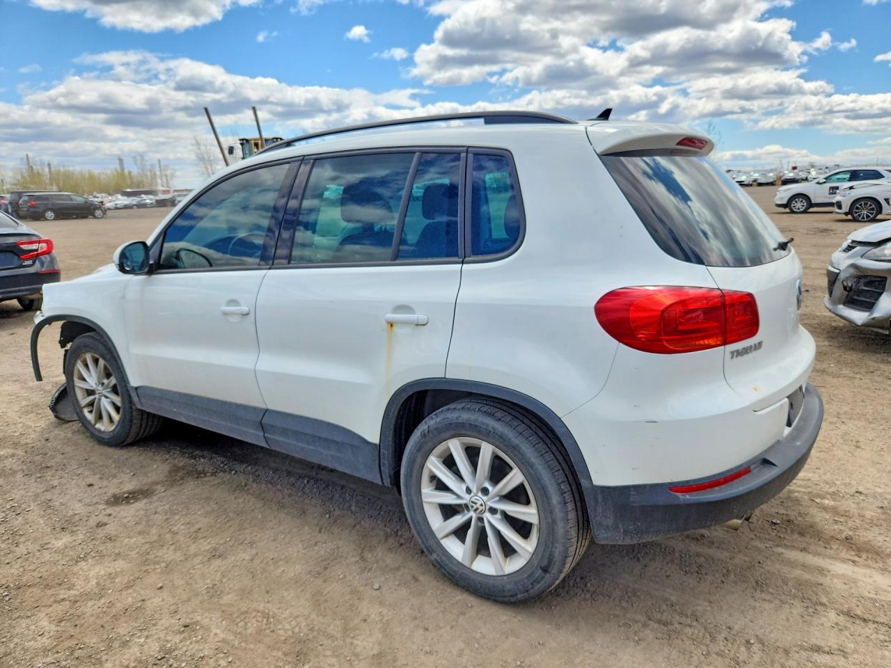 2015 Volkswagen Tiguan S White vin: WVGJV7AX2FW608811