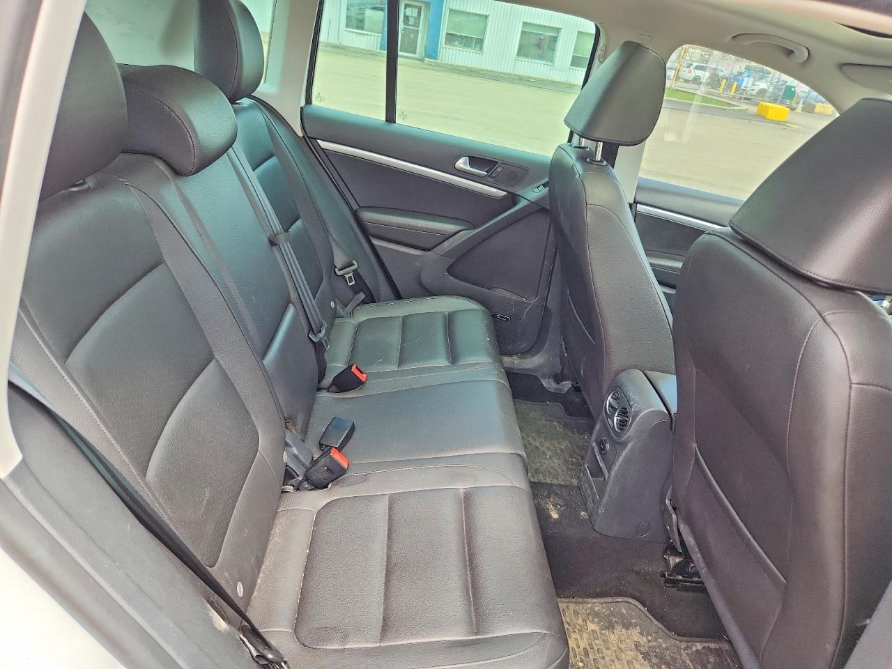 2015 Volkswagen Tiguan S White vin: WVGJV7AX2FW608811