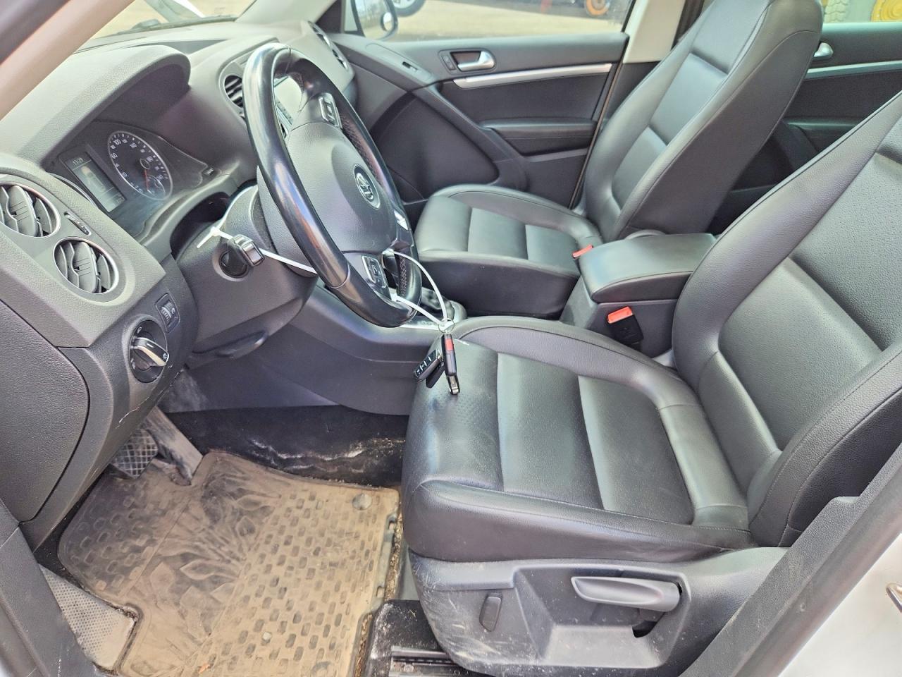 2015 Volkswagen Tiguan S White vin: WVGJV7AX2FW608811