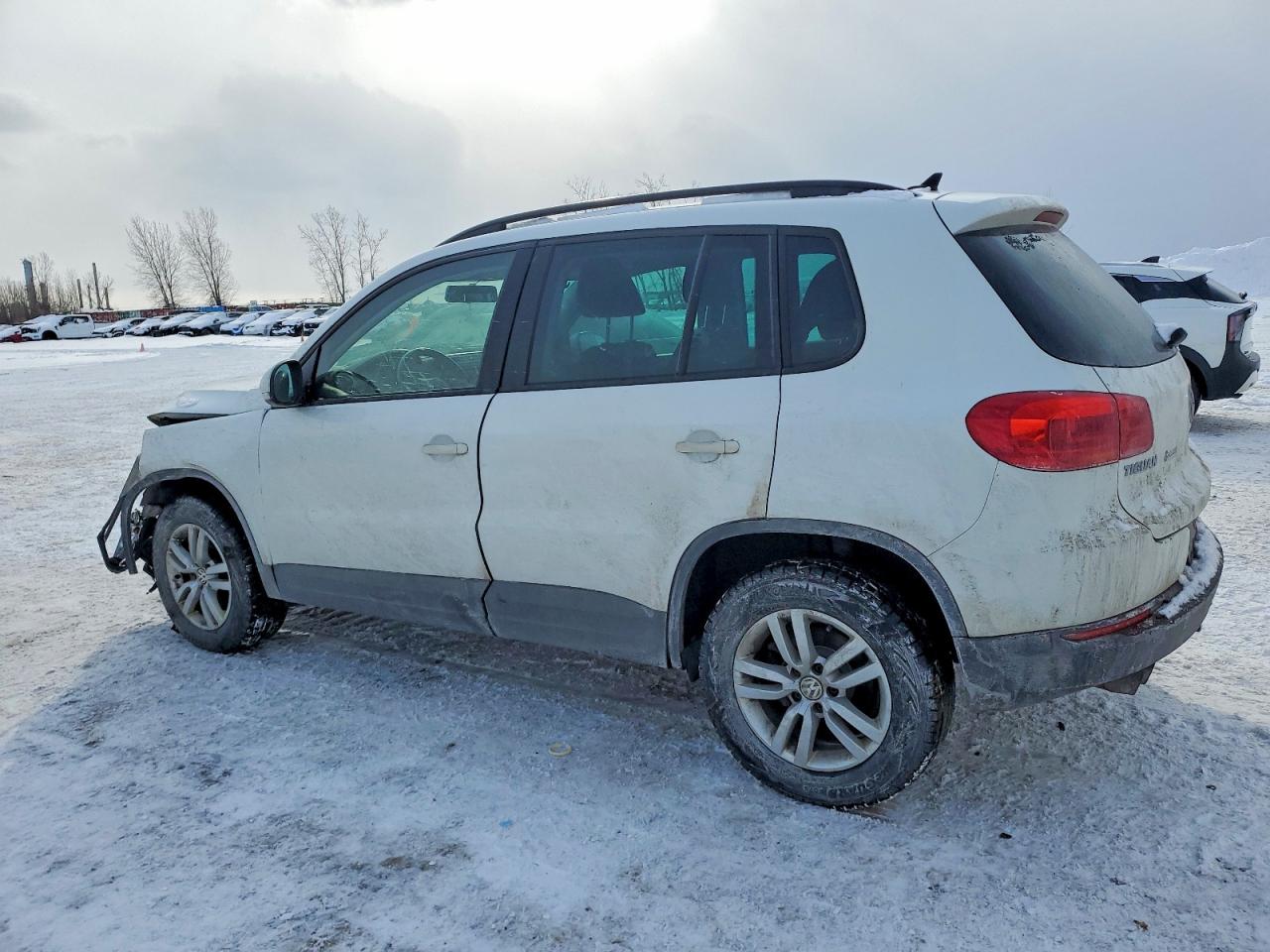 2015 Volkswagen Tiguan S White vin: WVGJV7AX6FW528539