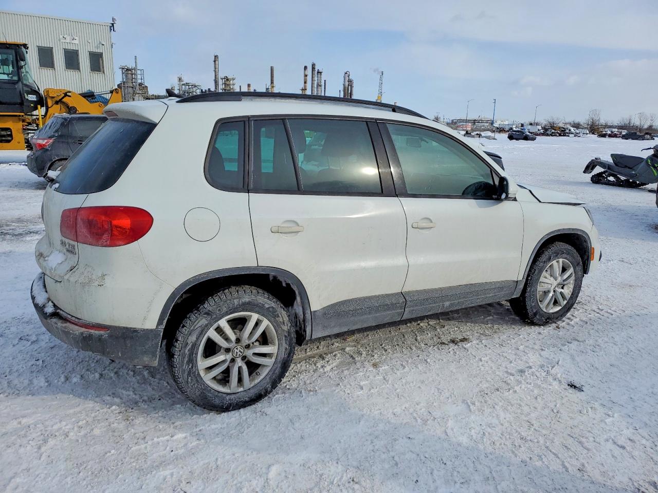 2015 Volkswagen Tiguan S White vin: WVGJV7AX6FW528539