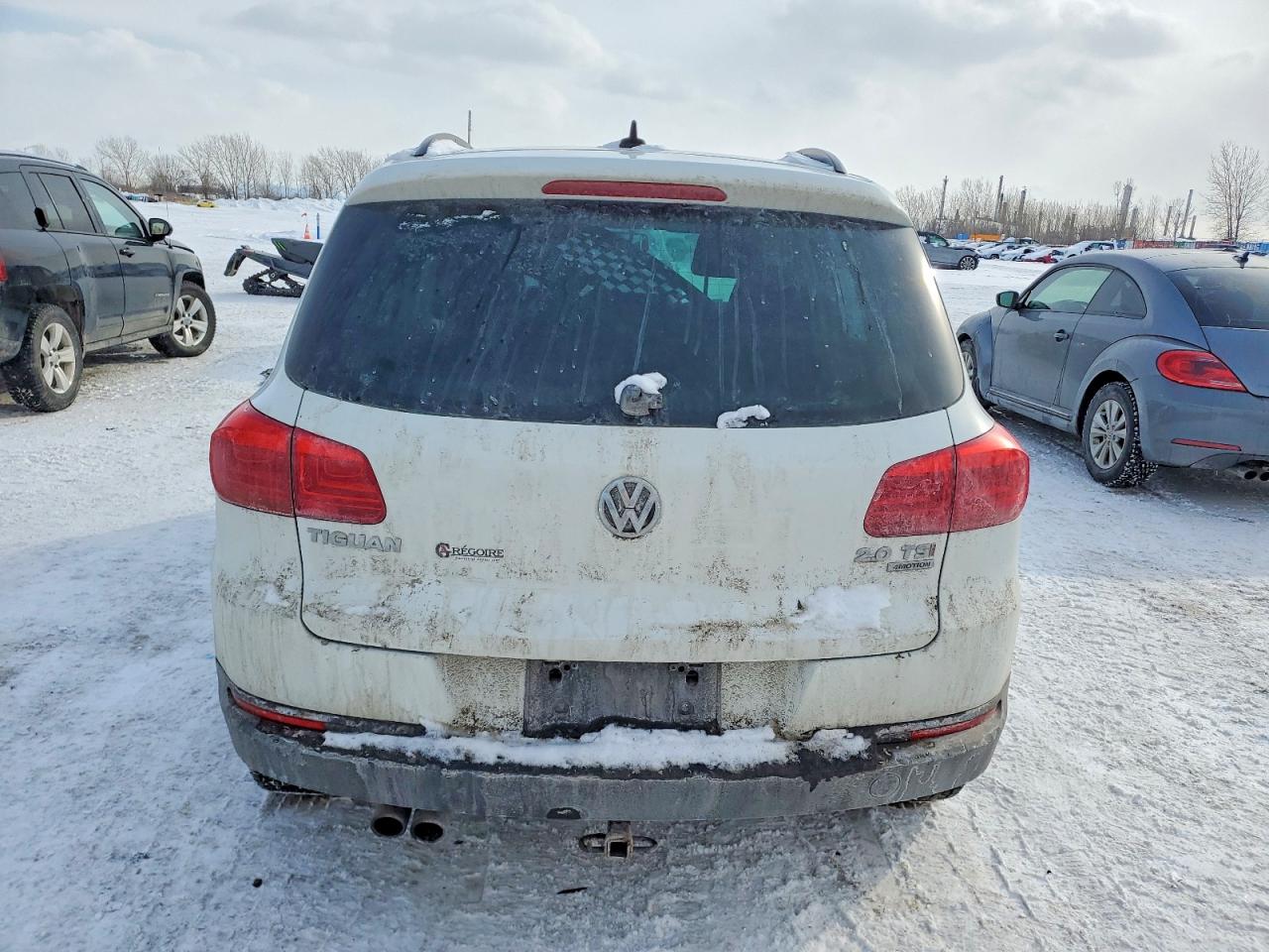 2015 Volkswagen Tiguan S White vin: WVGJV7AX6FW528539