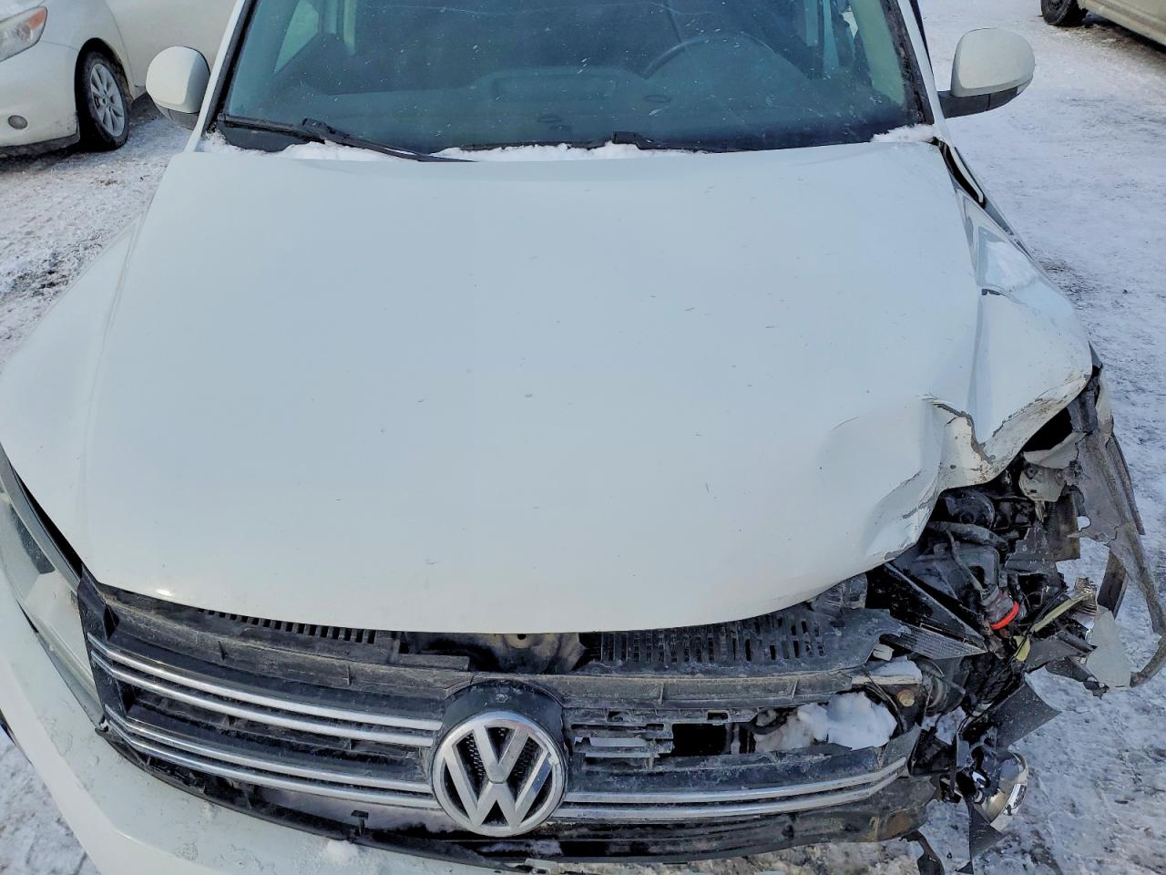 2015 Volkswagen Tiguan S White vin: WVGJV7AX6FW528539
