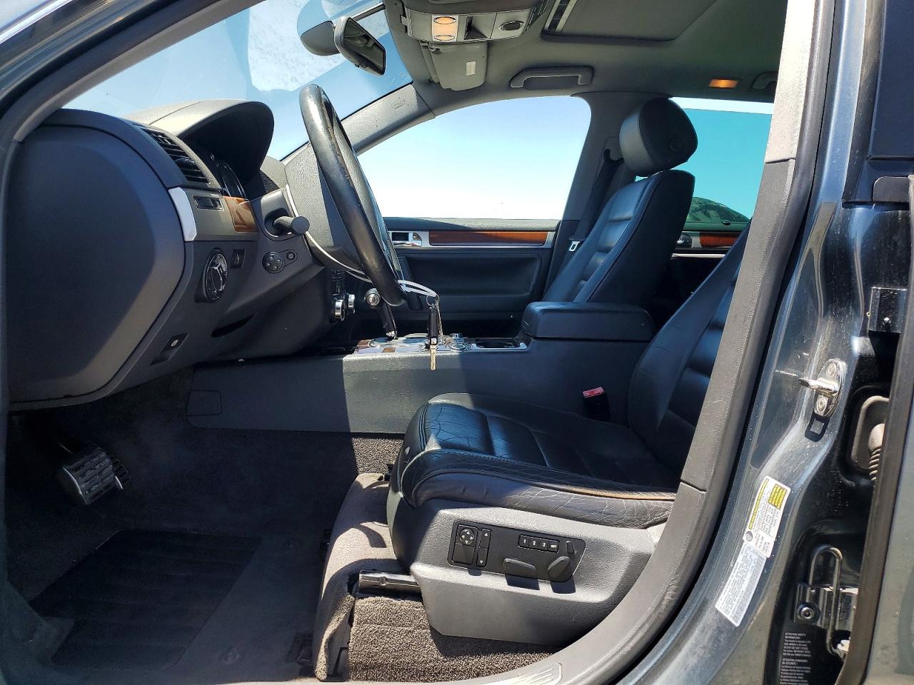2005 Volkswagen Touareg V8 Gray vin: WVGMM77L55D009108