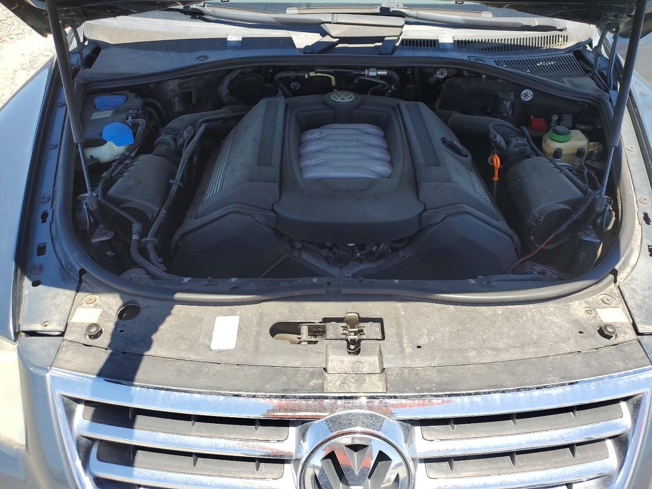 2005 Volkswagen Touareg V8 Gray vin: WVGMM77L55D009108
