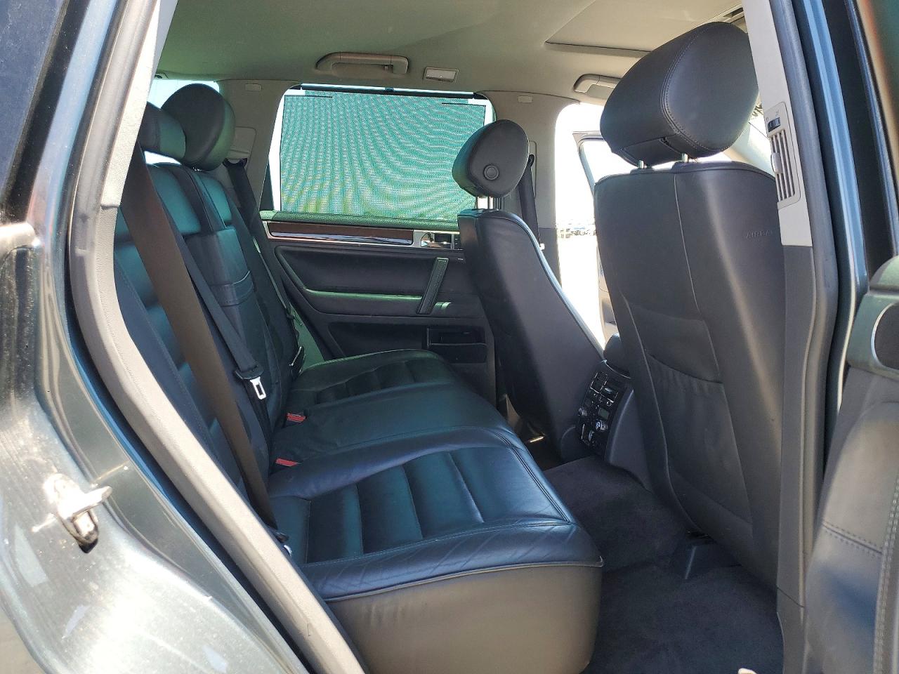 2005 Volkswagen Touareg V8 Gray vin: WVGMM77L55D009108