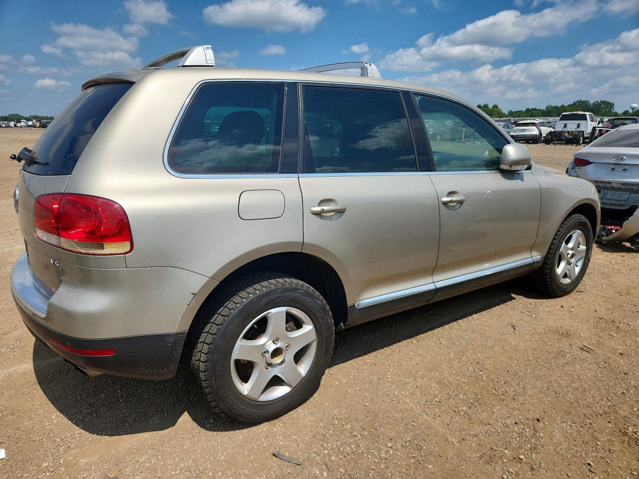 2005 Volkswagen Touareg 4.2 Cream vin: WVGMM77L75D001706