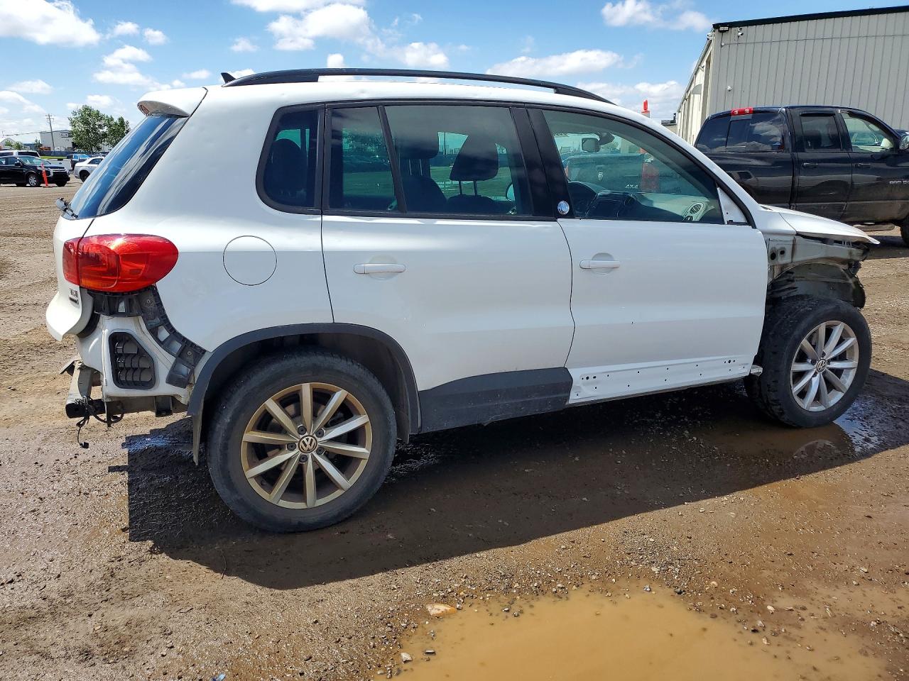 2017 Volkswagen Tiguan Wolfsburg White vin: WVGNV7AX3HK032822