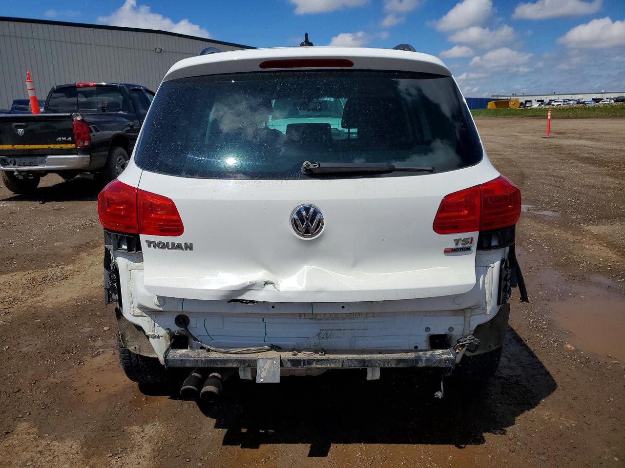 2017 Volkswagen Tiguan Wolfsburg White vin: WVGNV7AX3HK032822