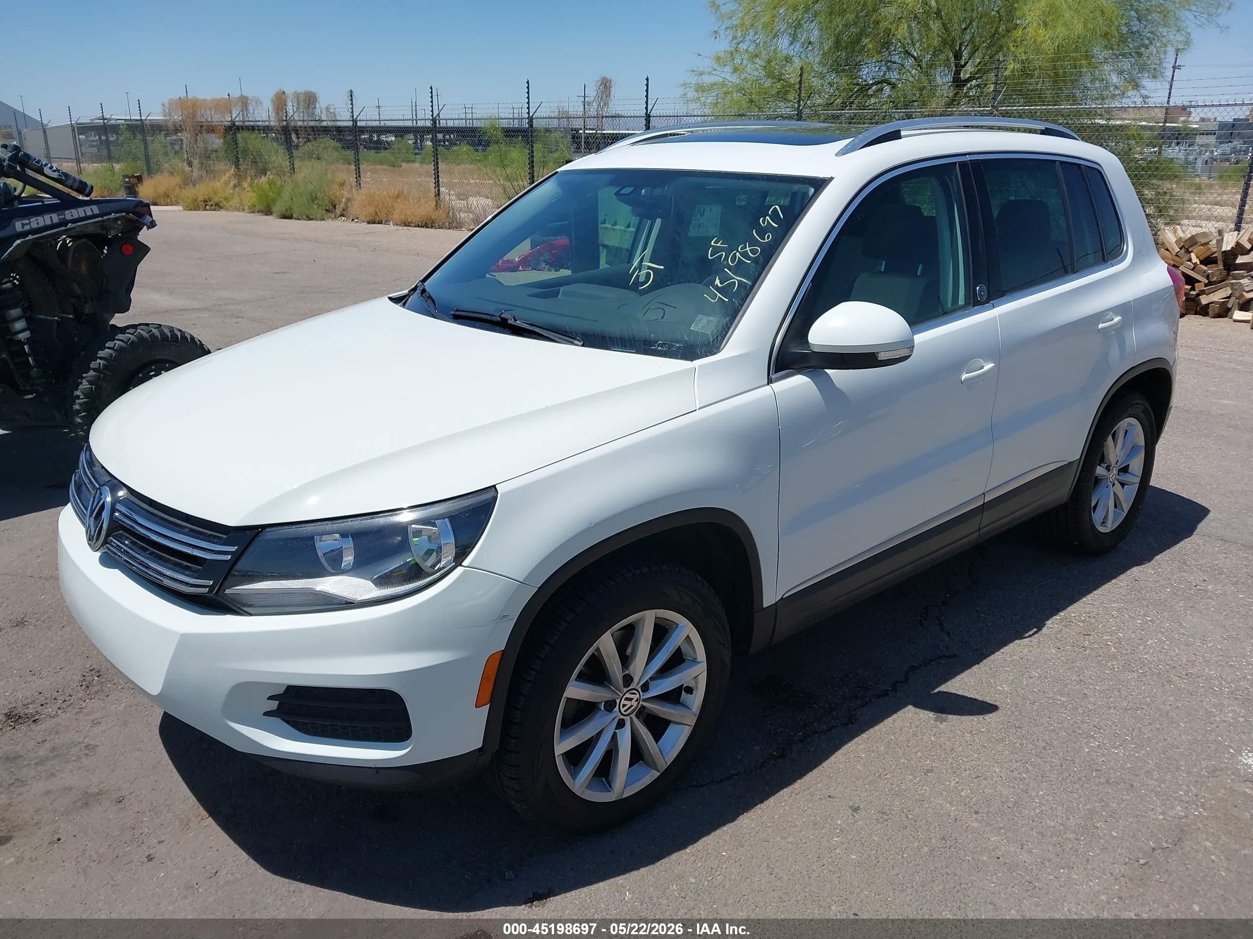 2017 Volkswagen Tiguan 2.0t Wolfsburg Edition White vin: WVGRV7AX8HK003205