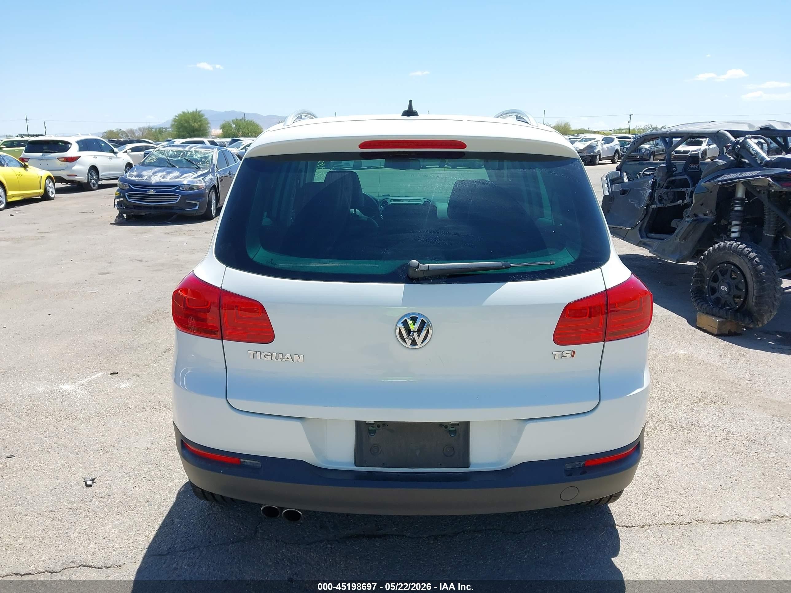 2017 Volkswagen Tiguan 2.0t Wolfsburg Edition White vin: WVGRV7AX8HK003205