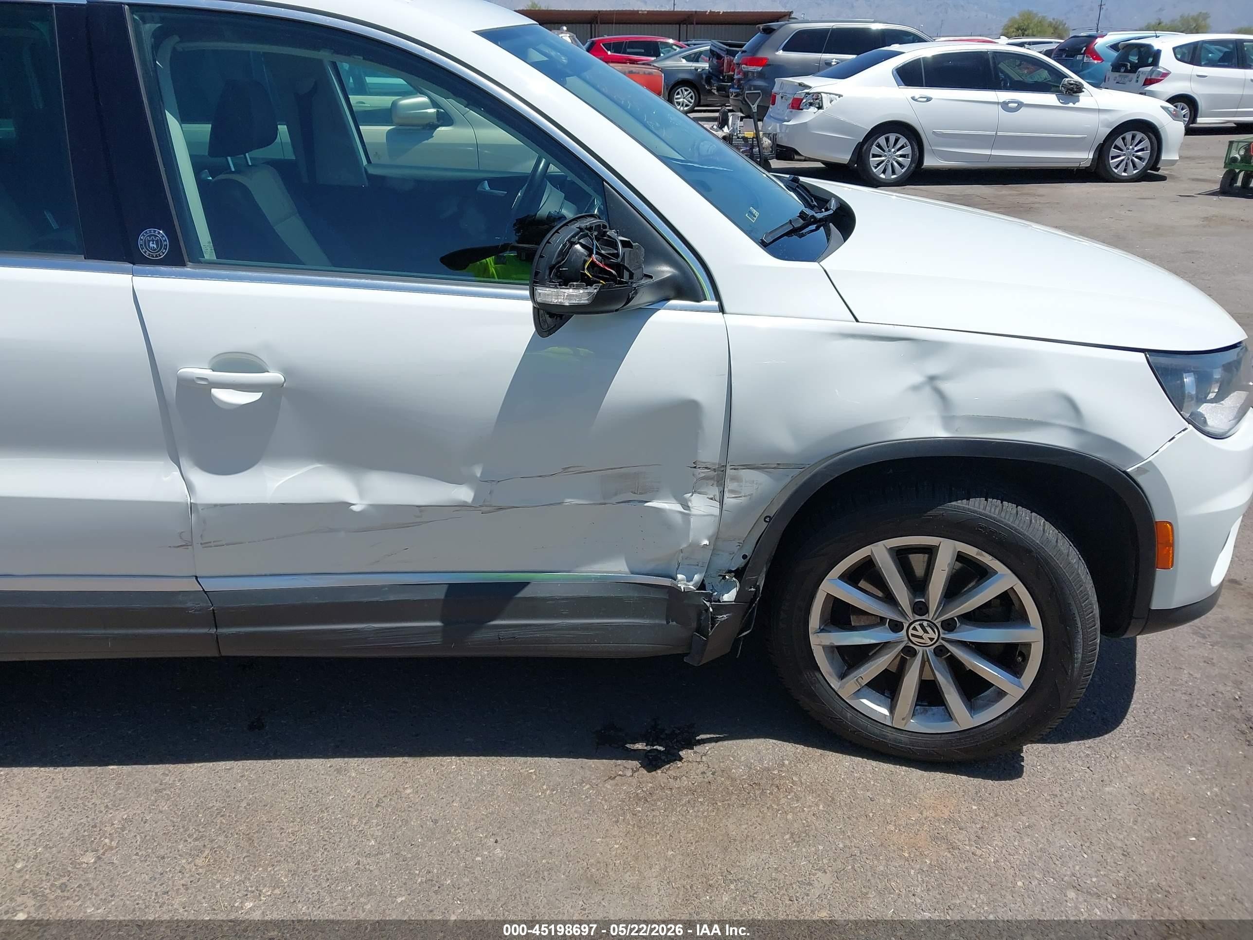 2017 Volkswagen Tiguan 2.0t Wolfsburg Edition White vin: WVGRV7AX8HK003205