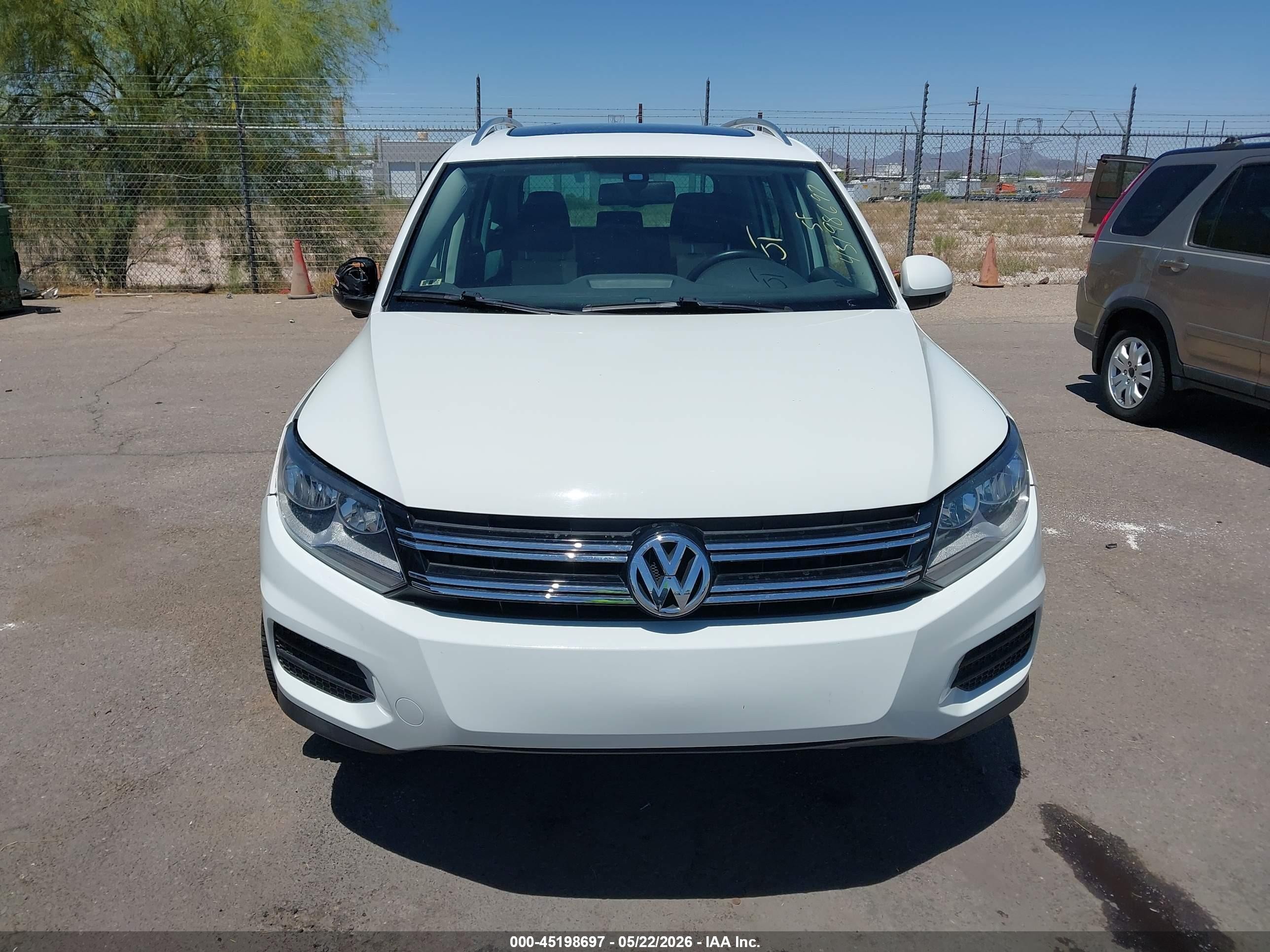 2017 Volkswagen Tiguan 2.0t Wolfsburg Edition White vin: WVGRV7AX8HK003205