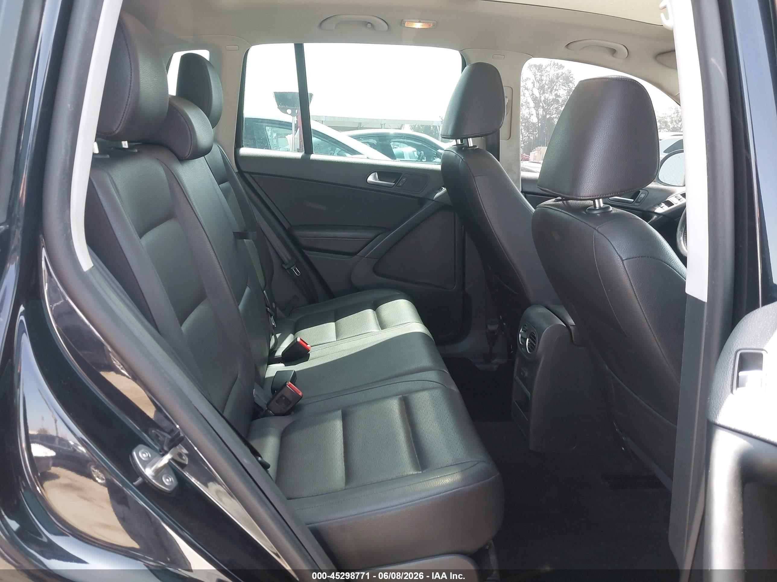2017 Volkswagen Tiguan 2.0t Wolfsburg Edition Черный vin: WVGSV7AX4HK001226