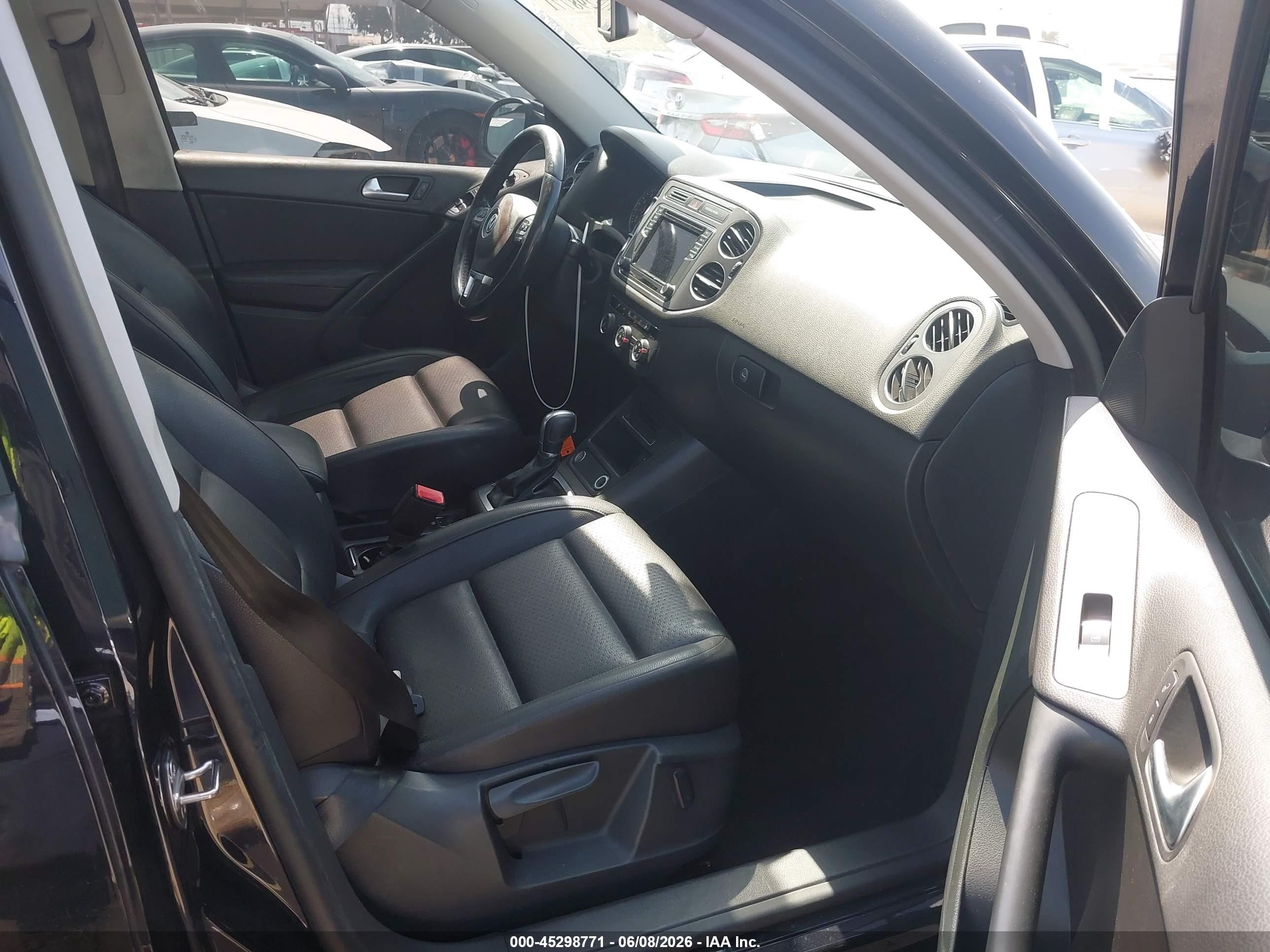 2017 Volkswagen Tiguan 2.0t Wolfsburg Edition Черный vin: WVGSV7AX4HK001226