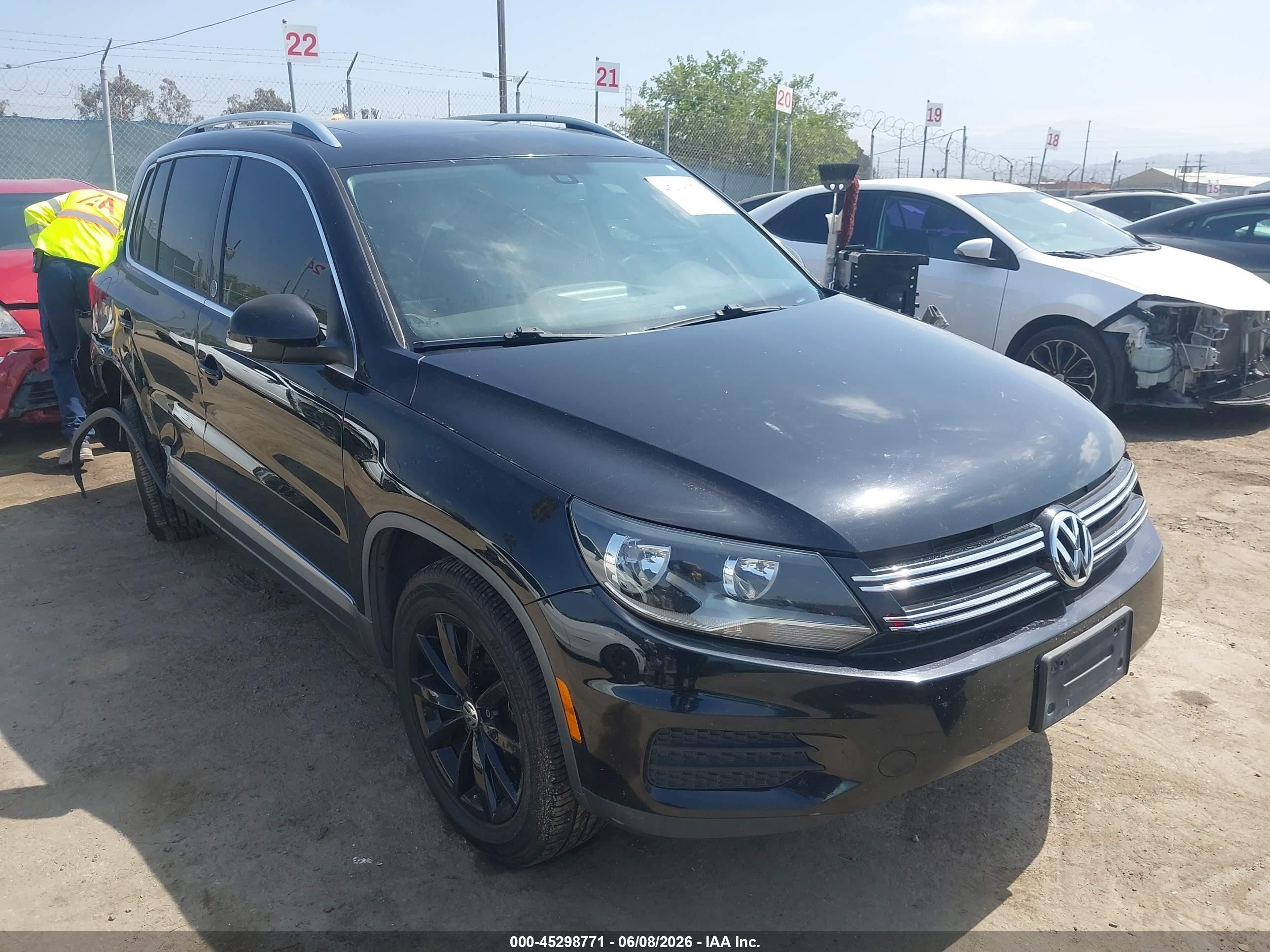 2017 Volkswagen Tiguan 2.0t Wolfsburg Edition Черный vin: WVGSV7AX4HK001226