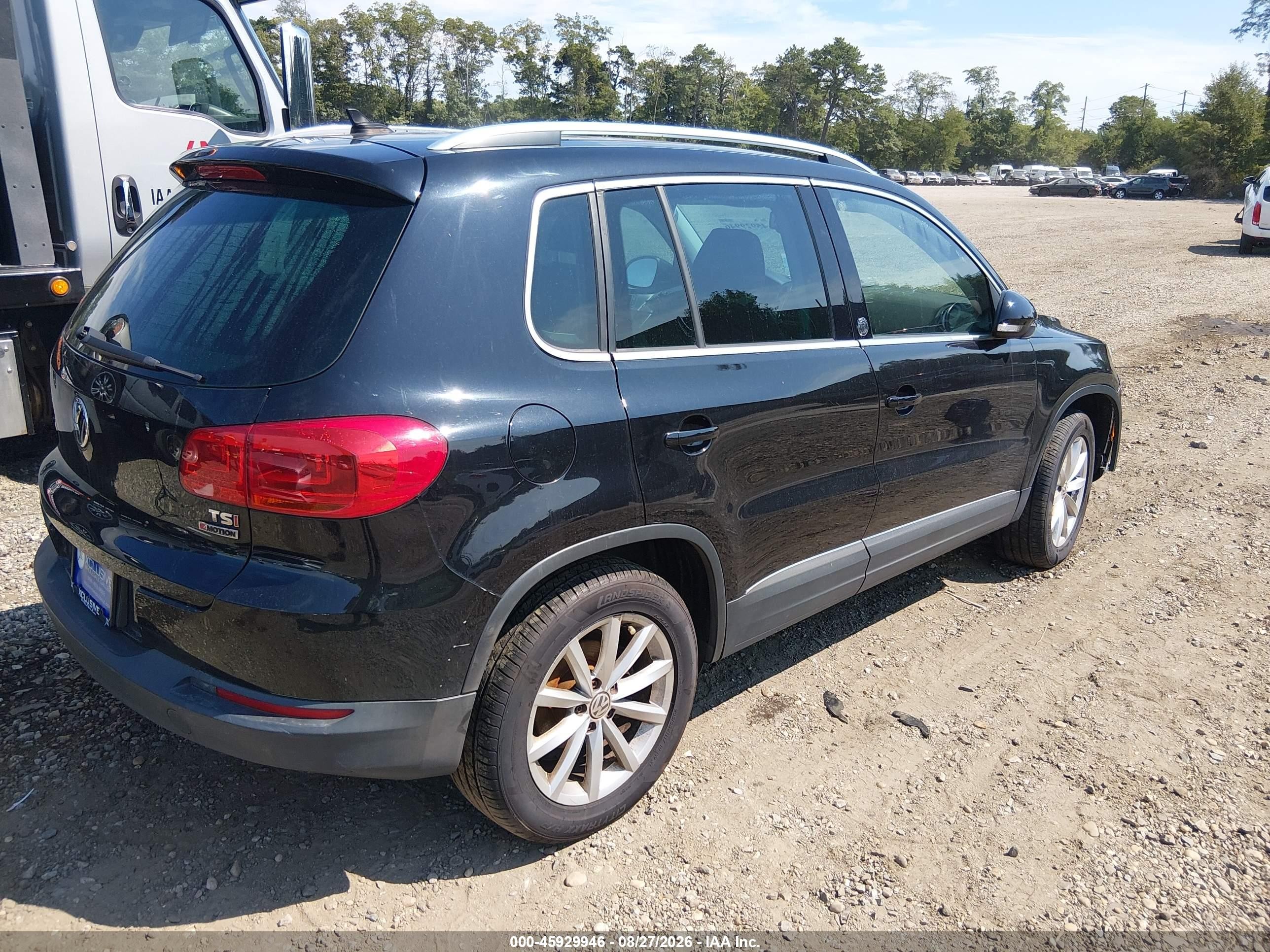 2017 Volkswagen Tiguan 2.0t Wolfsburg Edition Черный vin: WVGSV7AX7HK015296