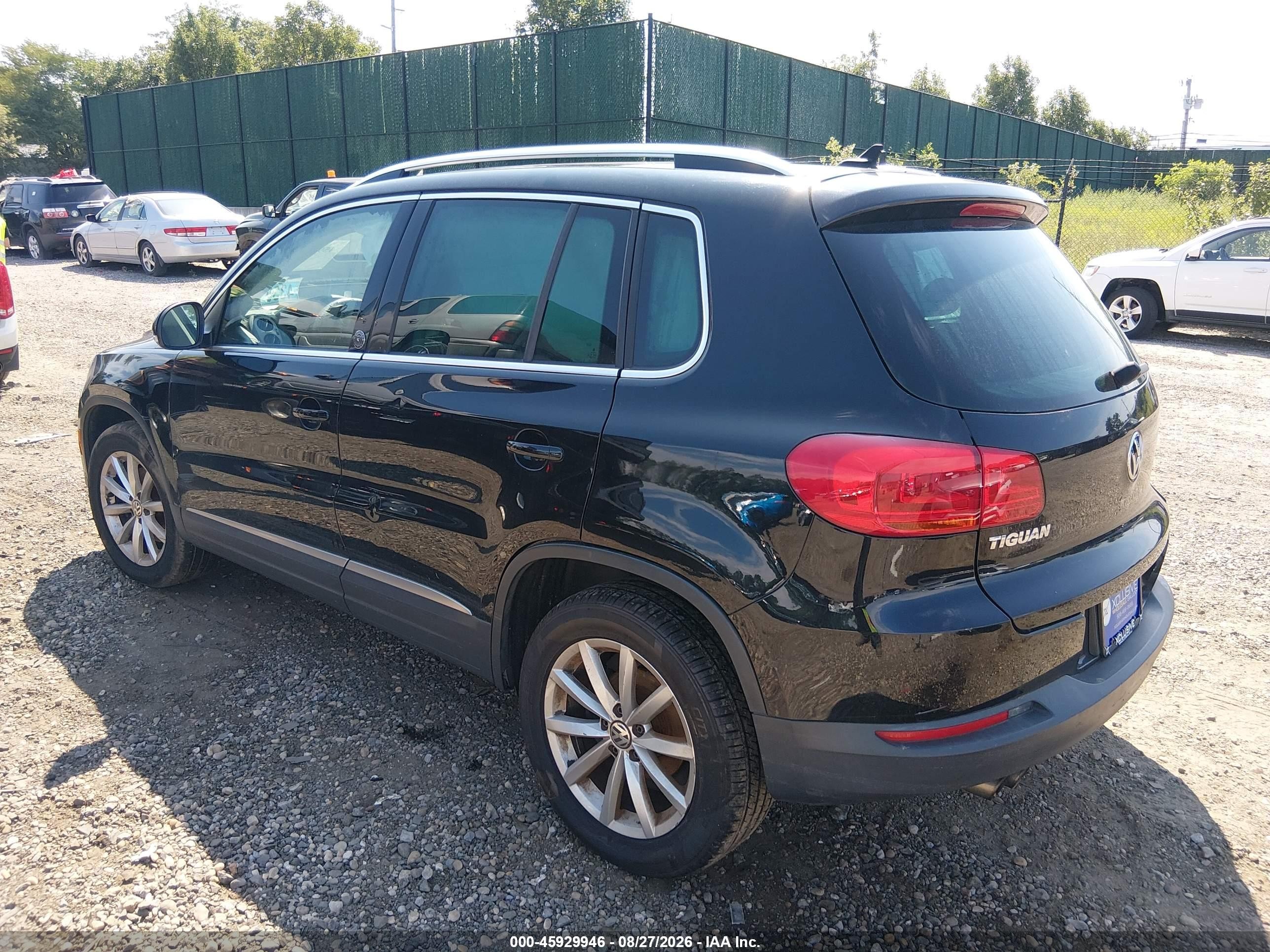 2017 Volkswagen Tiguan 2.0t Wolfsburg Edition Черный vin: WVGSV7AX7HK015296