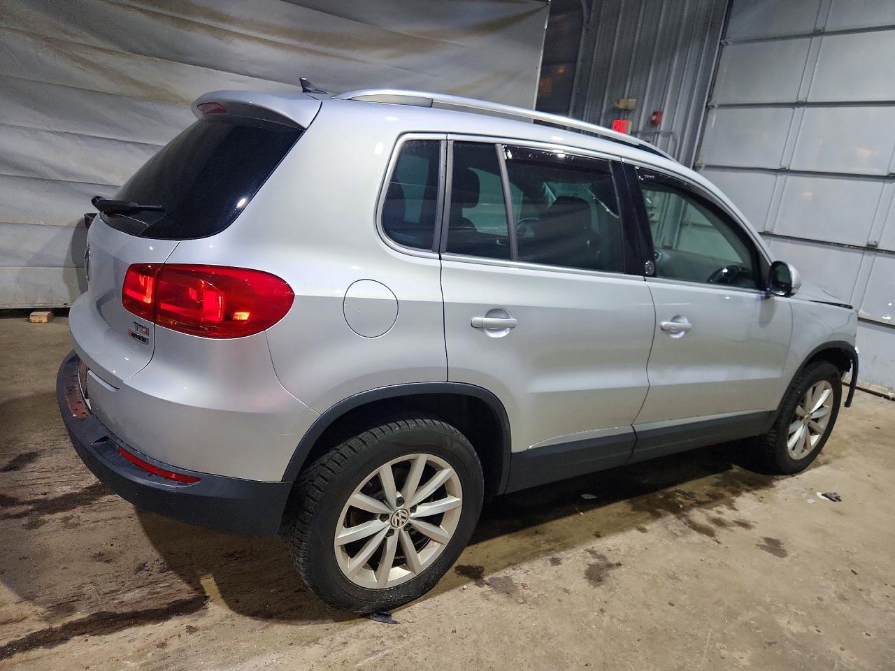 2017 Volkswagen Tiguan Wolfsburg Silver vin: WVGSV7AX8HK039574