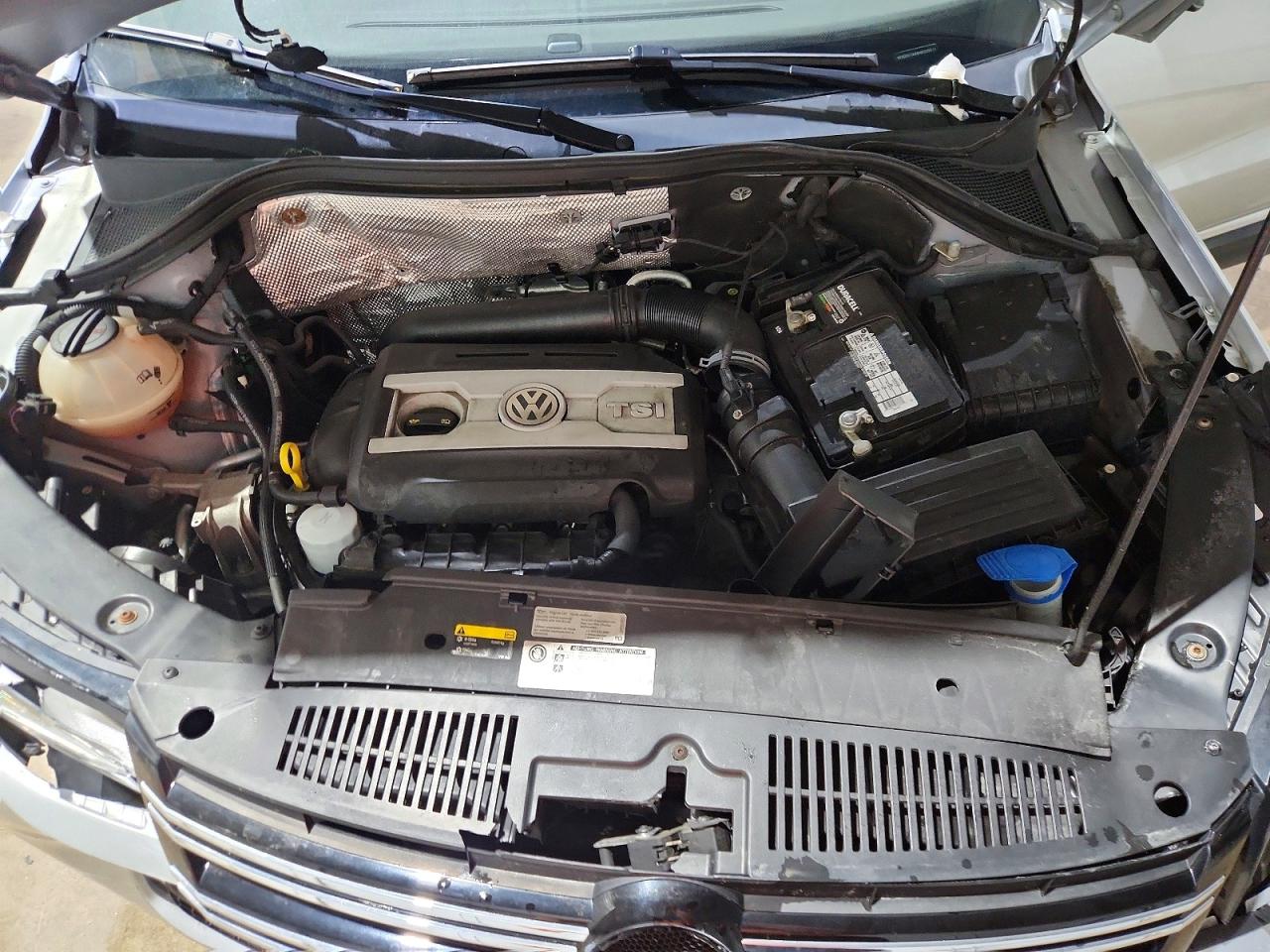 2017 Volkswagen Tiguan Wolfsburg Silver vin: WVGSV7AX8HK039574