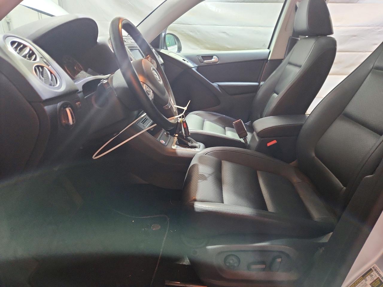 2017 Volkswagen Tiguan Wolfsburg Silver vin: WVGSV7AX8HK039574
