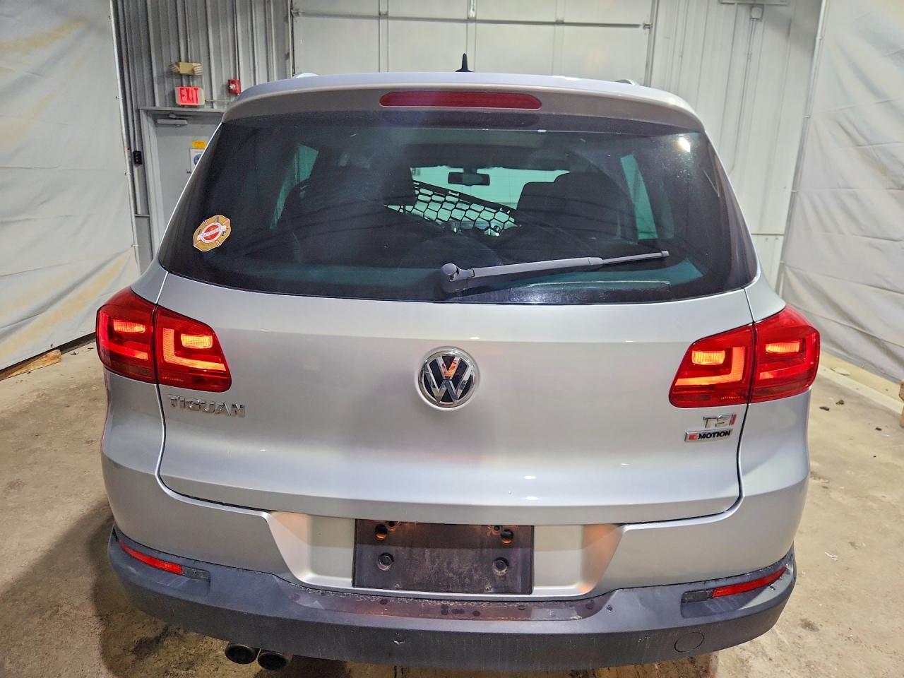 2017 Volkswagen Tiguan Wolfsburg Silver vin: WVGSV7AX8HK039574