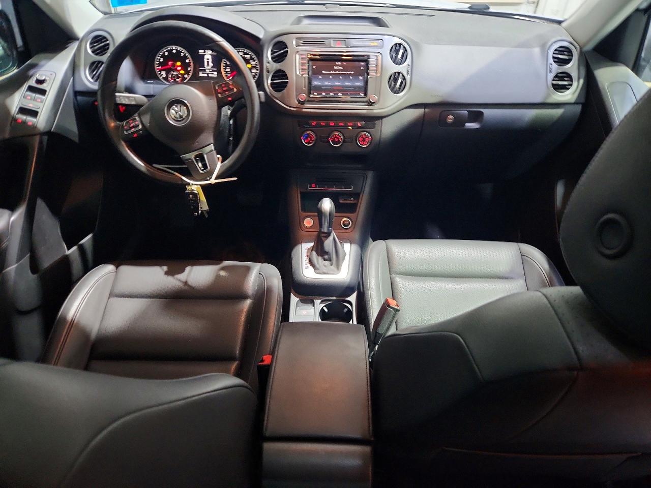 2017 Volkswagen Tiguan Wolfsburg Silver vin: WVGSV7AX8HK039574