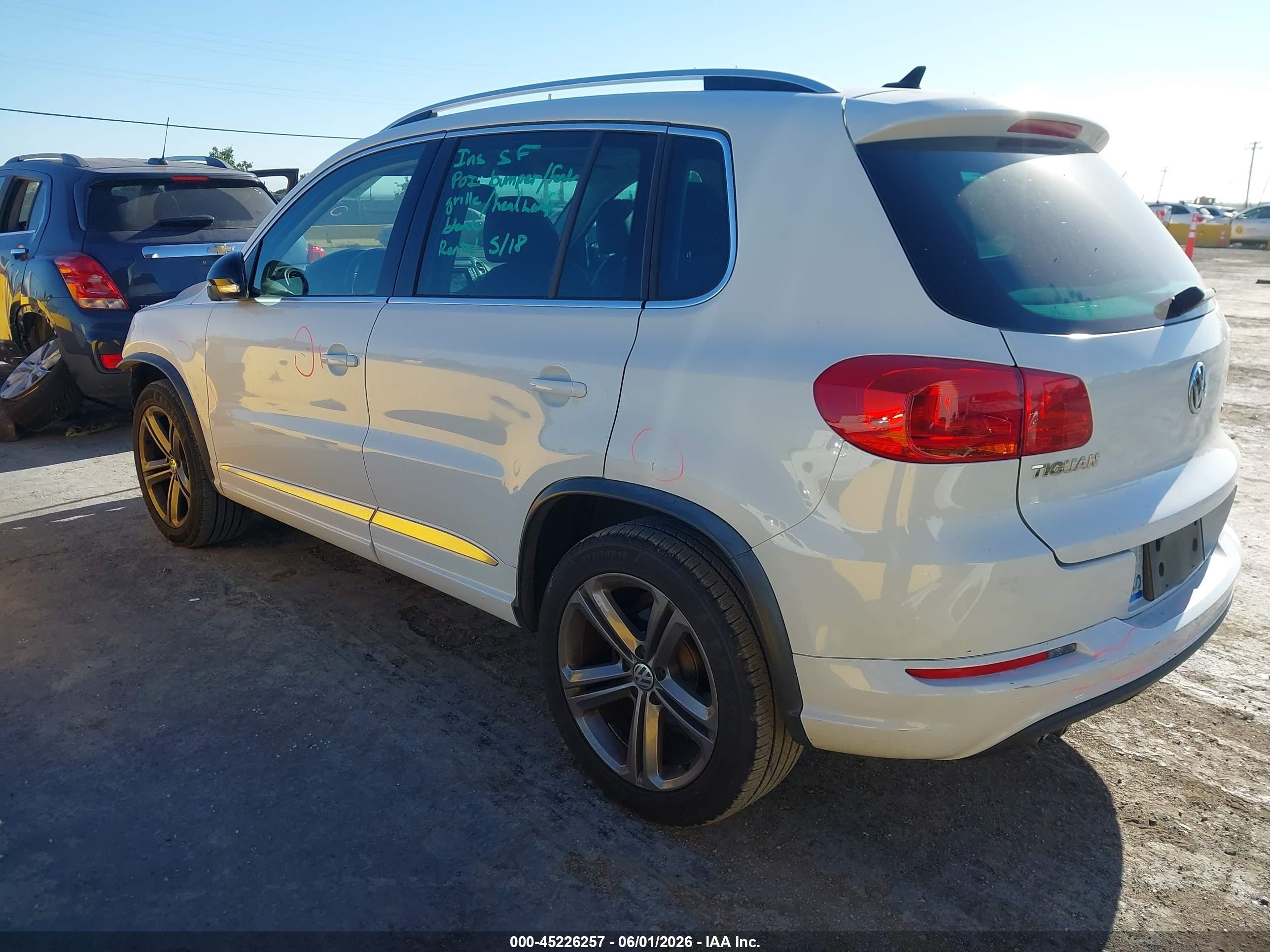 2017 Volkswagen Tiguan 2.0t Sport Белый vin: WVGUV7AX8HW509927
