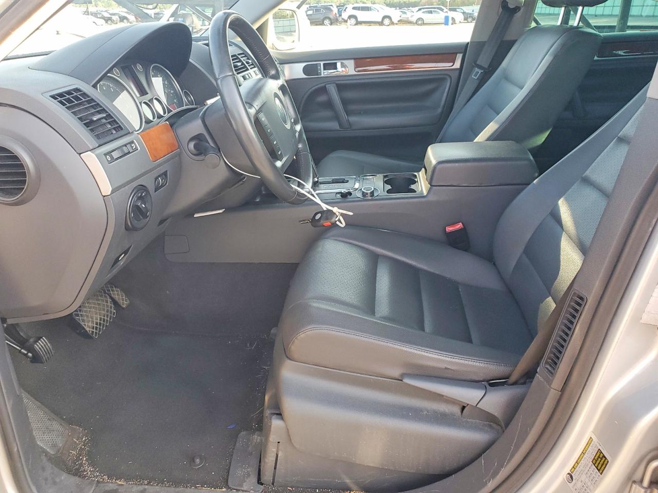 2007 Volkswagen Touareg V6 Silver vin: WVGZE77L27D013798