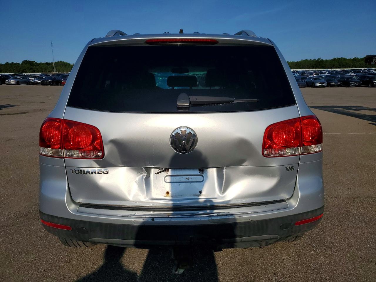 2007 Volkswagen Touareg V6 Silver vin: WVGZE77L27D013798