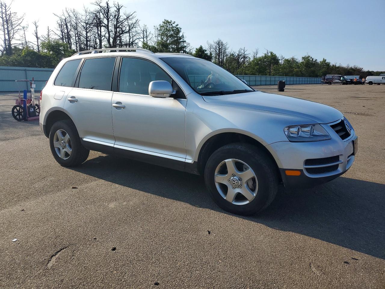 2007 Volkswagen Touareg V6 Silver vin: WVGZE77L27D013798
