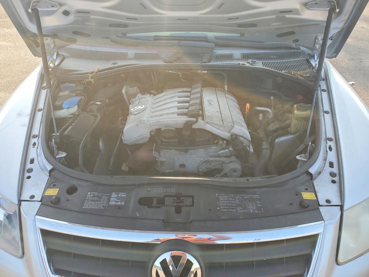 2007 Volkswagen Touareg V6 Silver vin: WVGZE77L27D013798