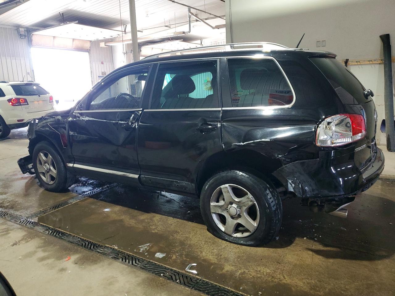 2007 Volkswagen Touareg V6 Black vin: WVGZE77L57D009406