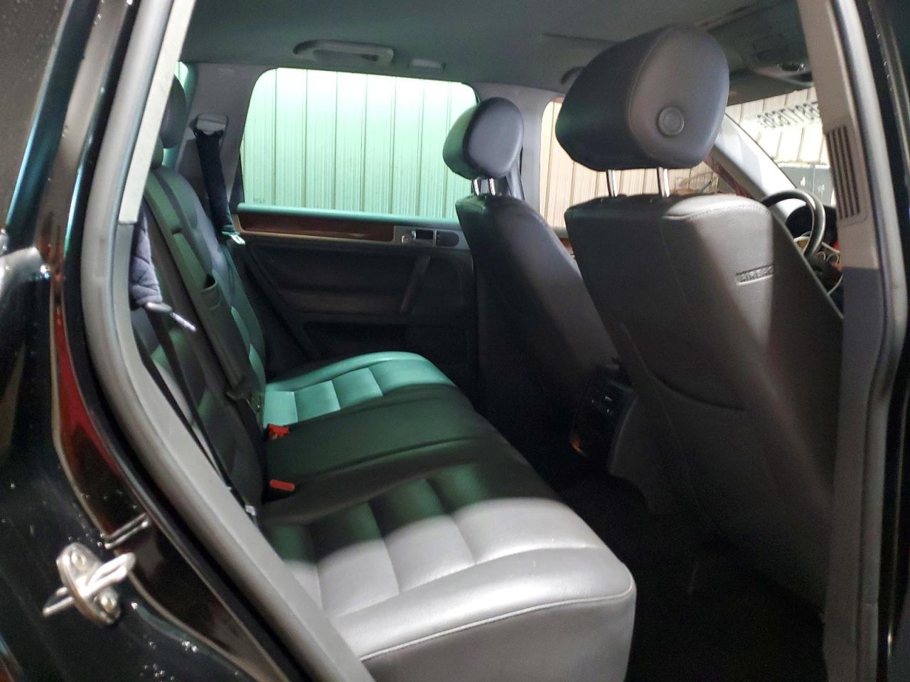 2007 Volkswagen Touareg V6 Black vin: WVGZE77L57D009406