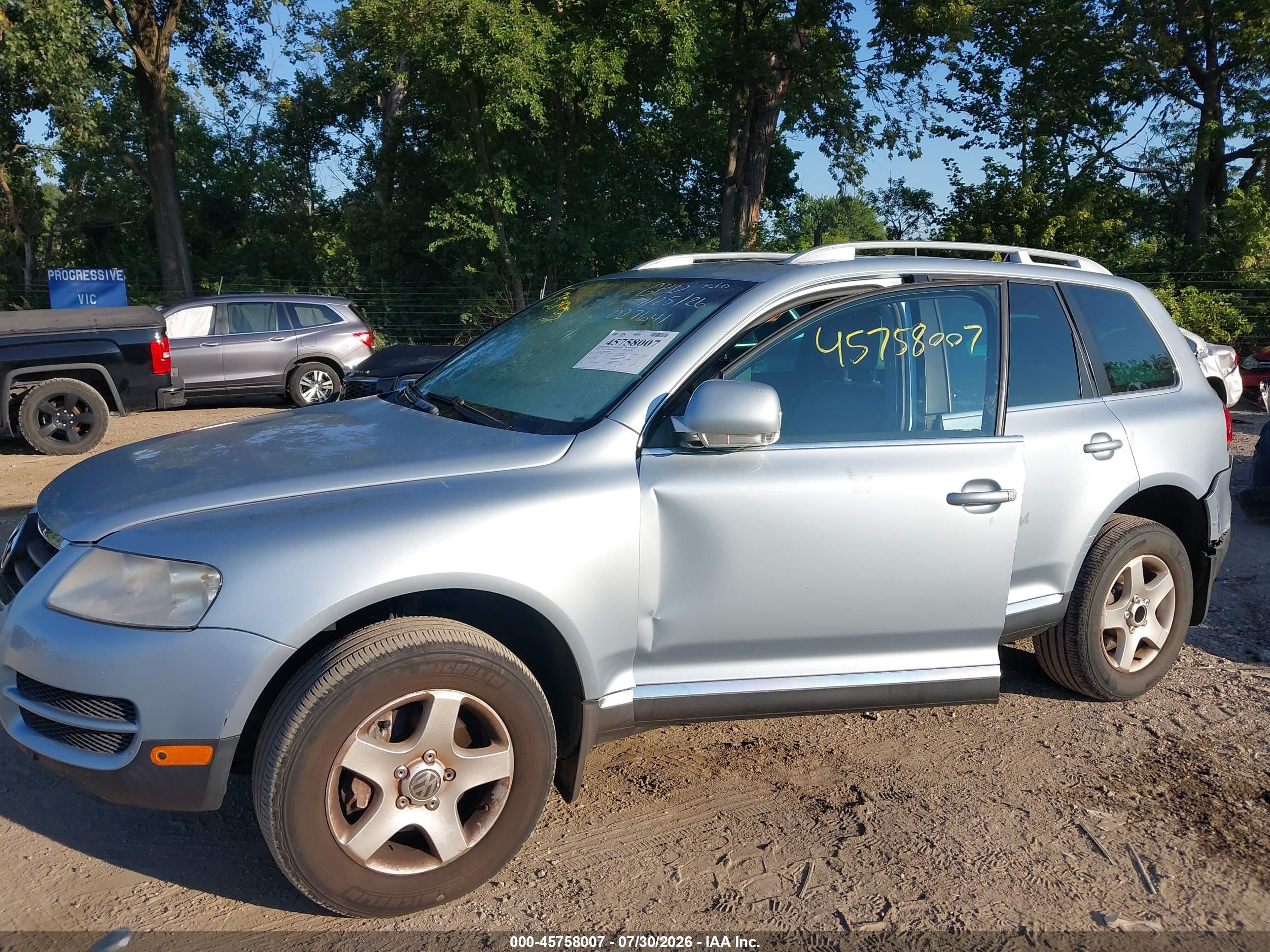 2007 Volkswagen Touareg V6 Silver vin: WVGZE77L67D027641