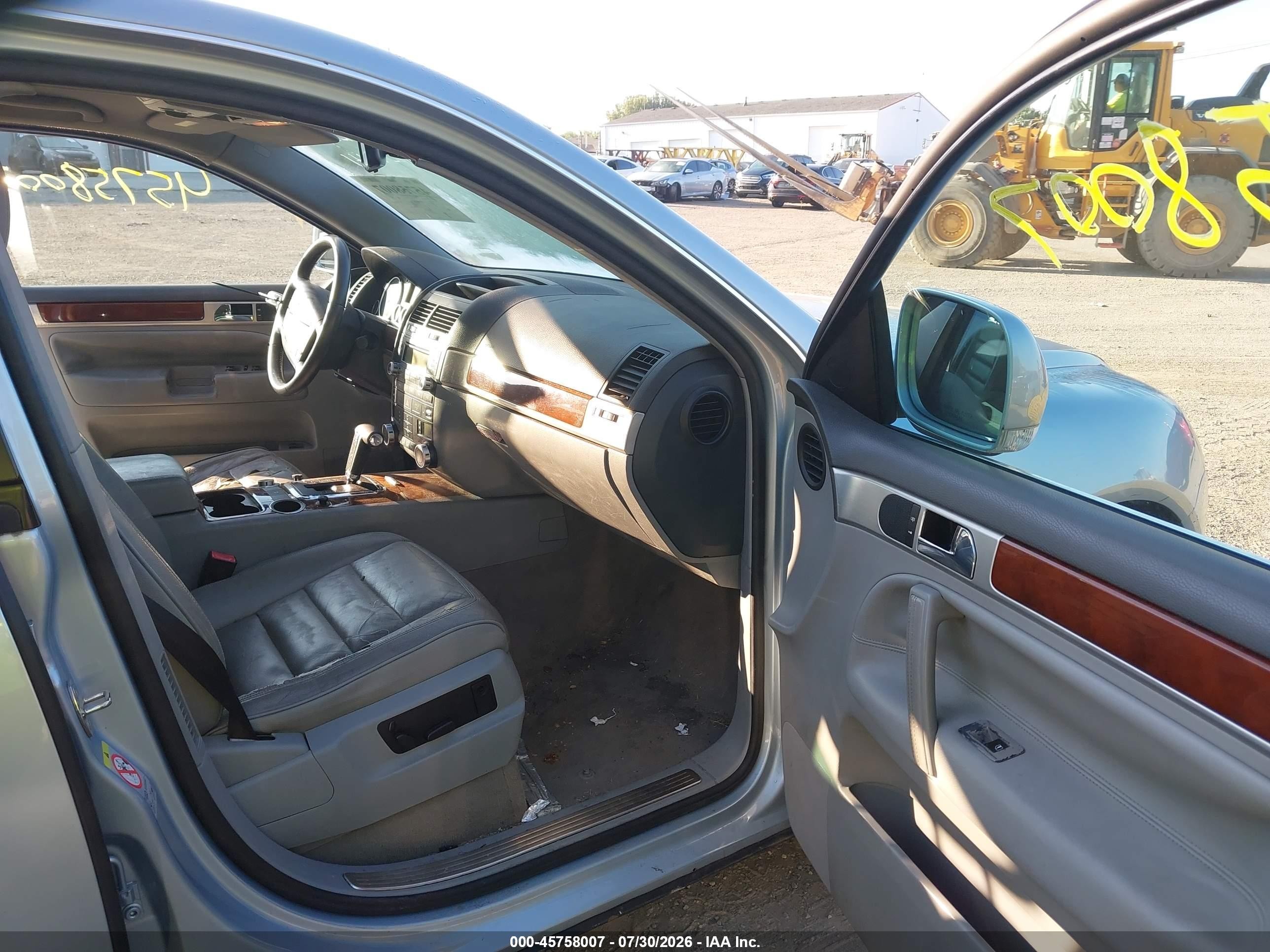 2007 Volkswagen Touareg V6 Silver vin: WVGZE77L67D027641