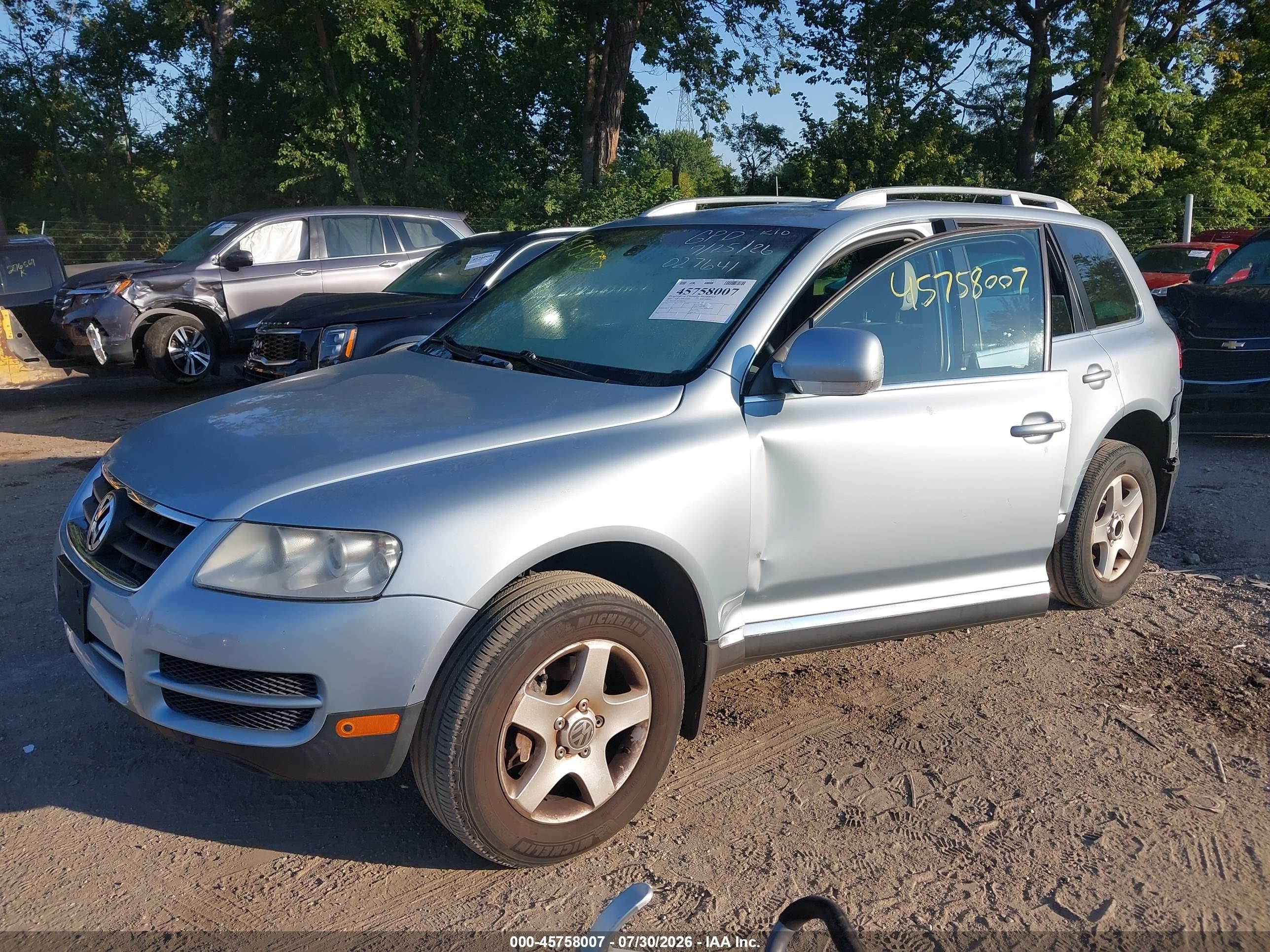 2007 Volkswagen Touareg V6 Silver vin: WVGZE77L67D027641