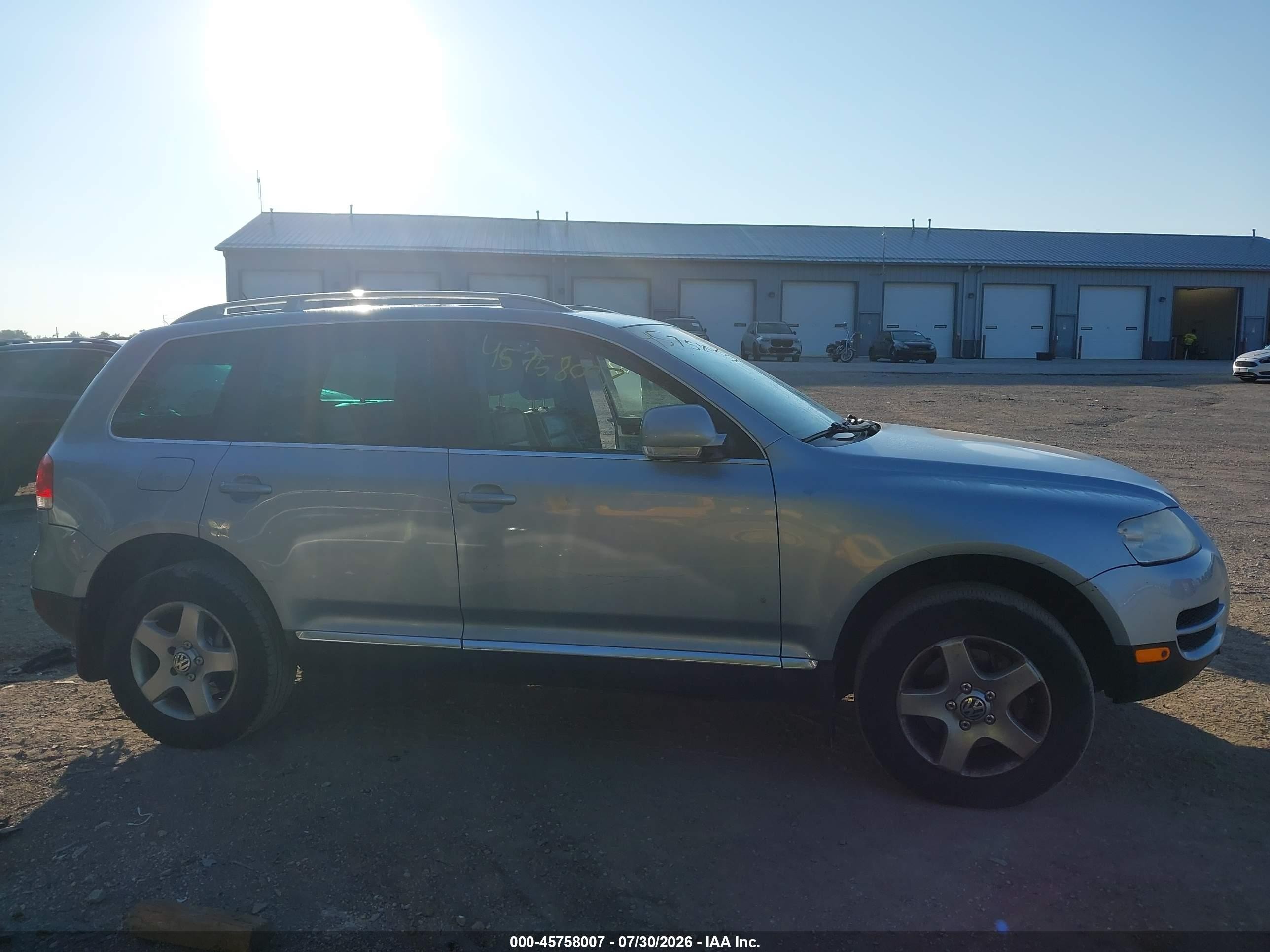 2007 Volkswagen Touareg V6 Silver vin: WVGZE77L67D027641