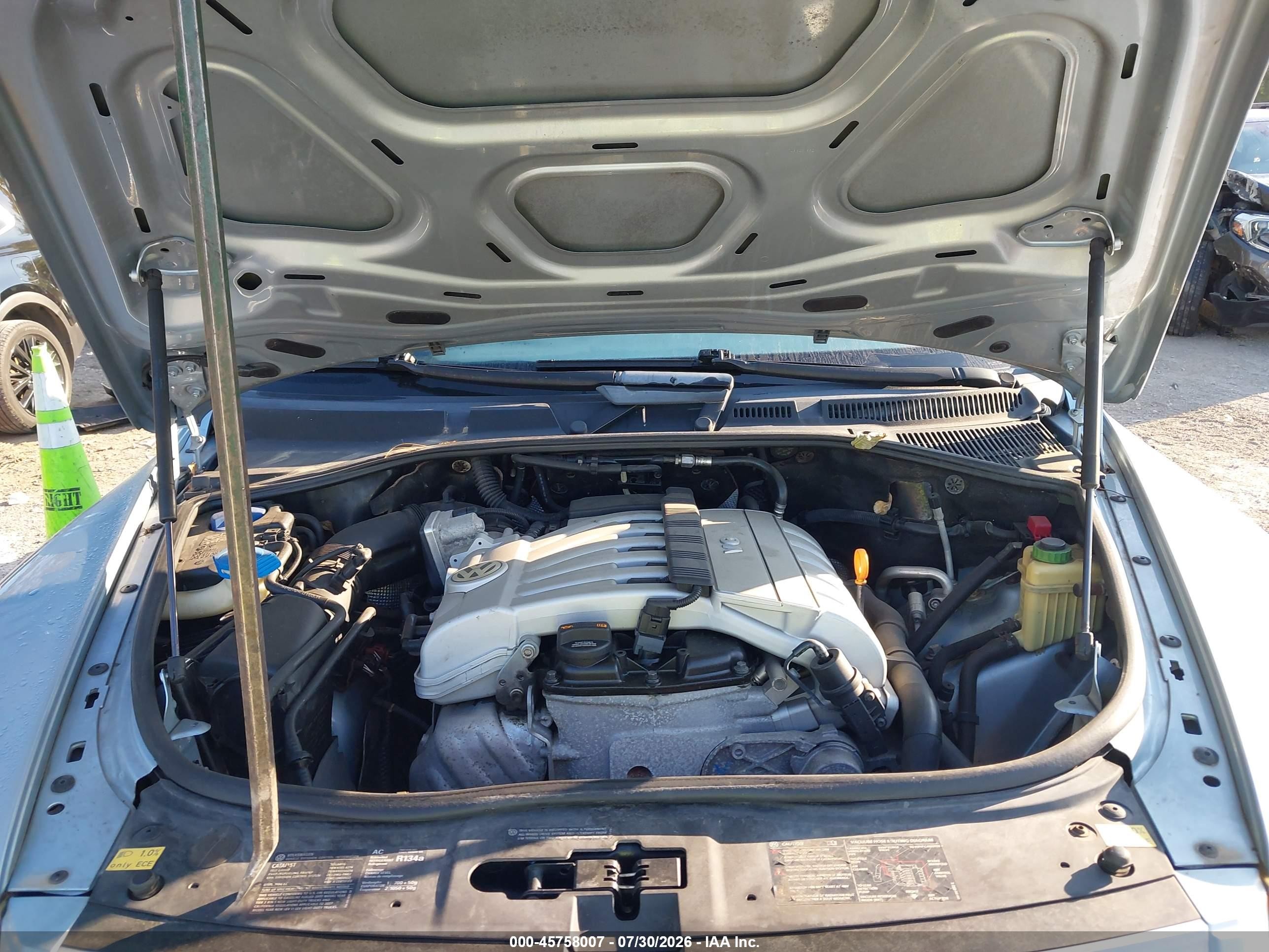 2007 Volkswagen Touareg V6 Silver vin: WVGZE77L67D027641
