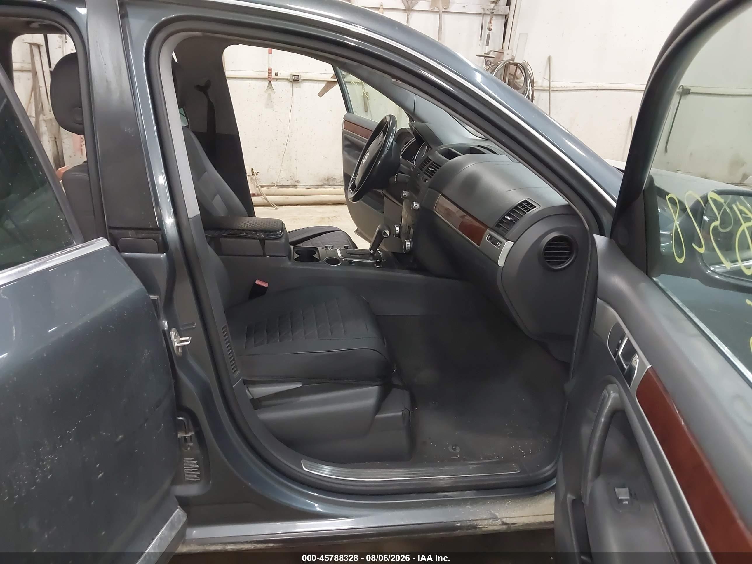 2006 Volkswagen Touareg V6 Gray vin: WVGZG77L16D017219
