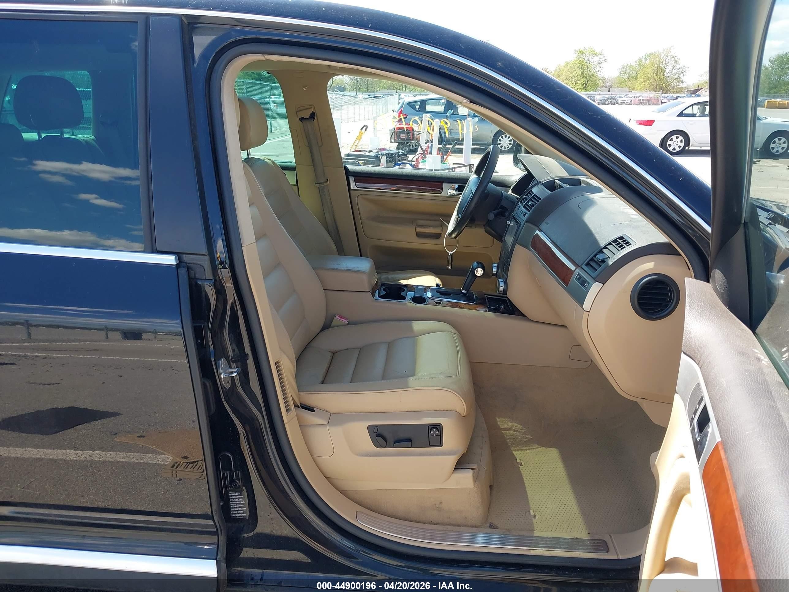 2006 Volkswagen Touareg V6 Черный vin: WVGZG77L26D006276
