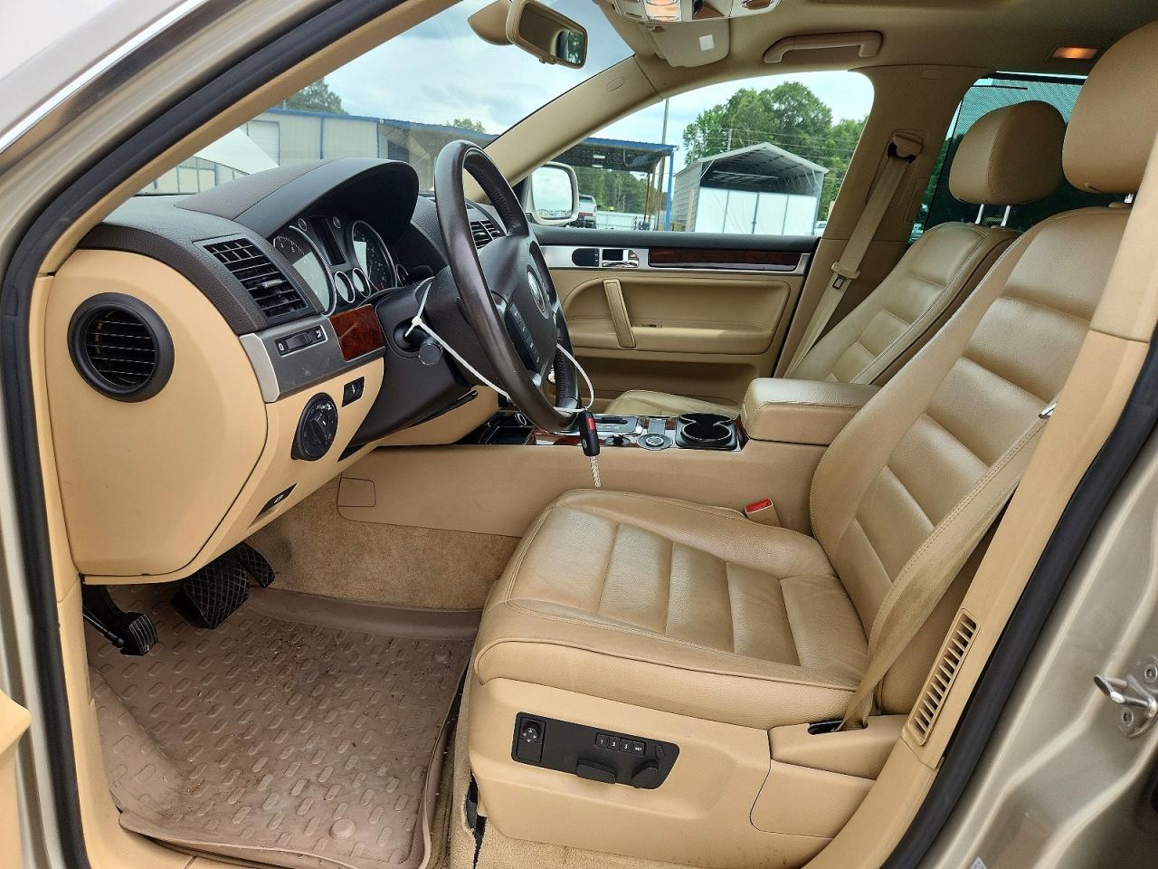 2005 Volkswagen Touareg 3.2 Beige vin: WVGZG77L85D083930
