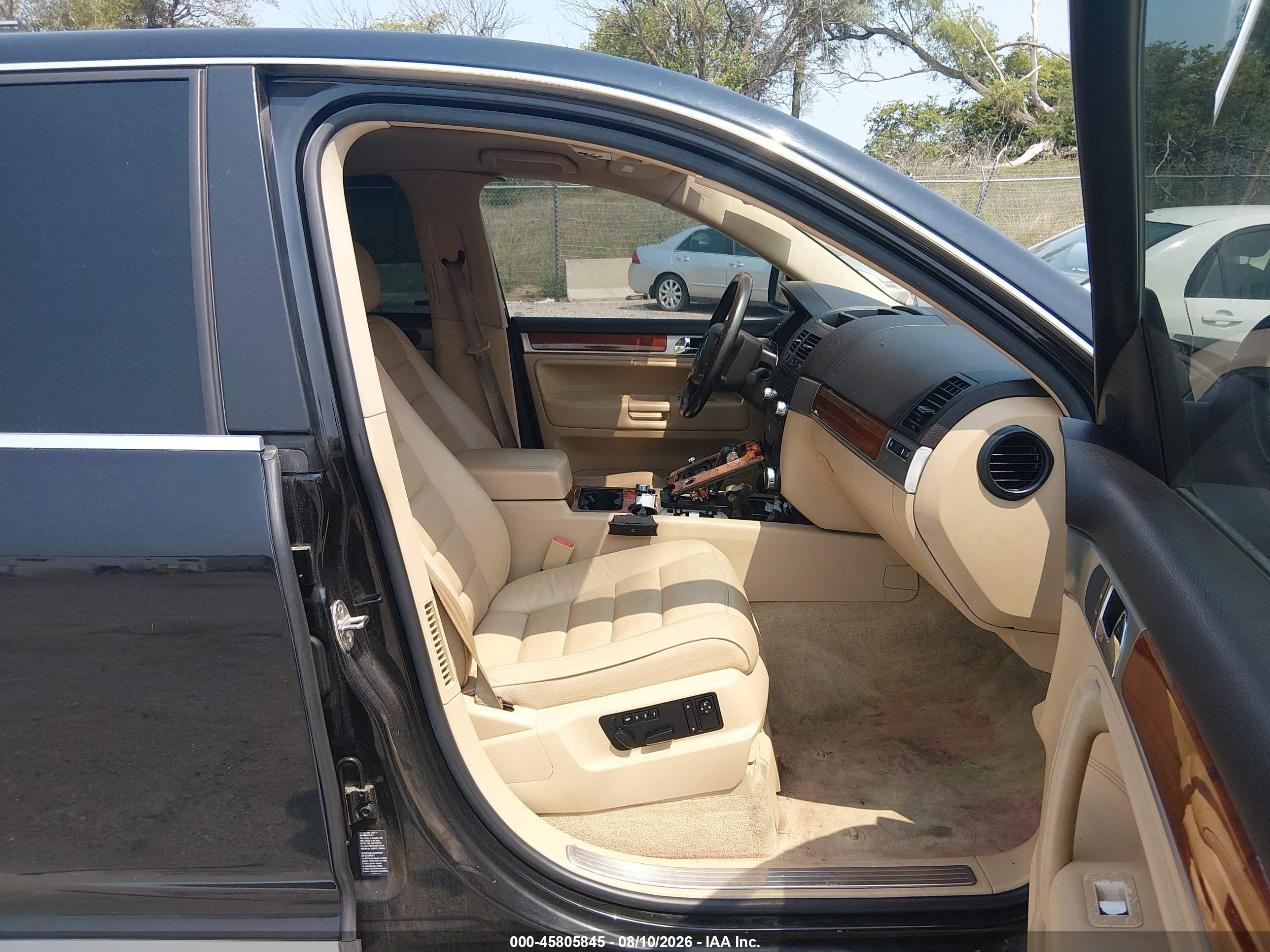 2005 Volkswagen Touareg V8 Black vin: WVGZM77L65D068125