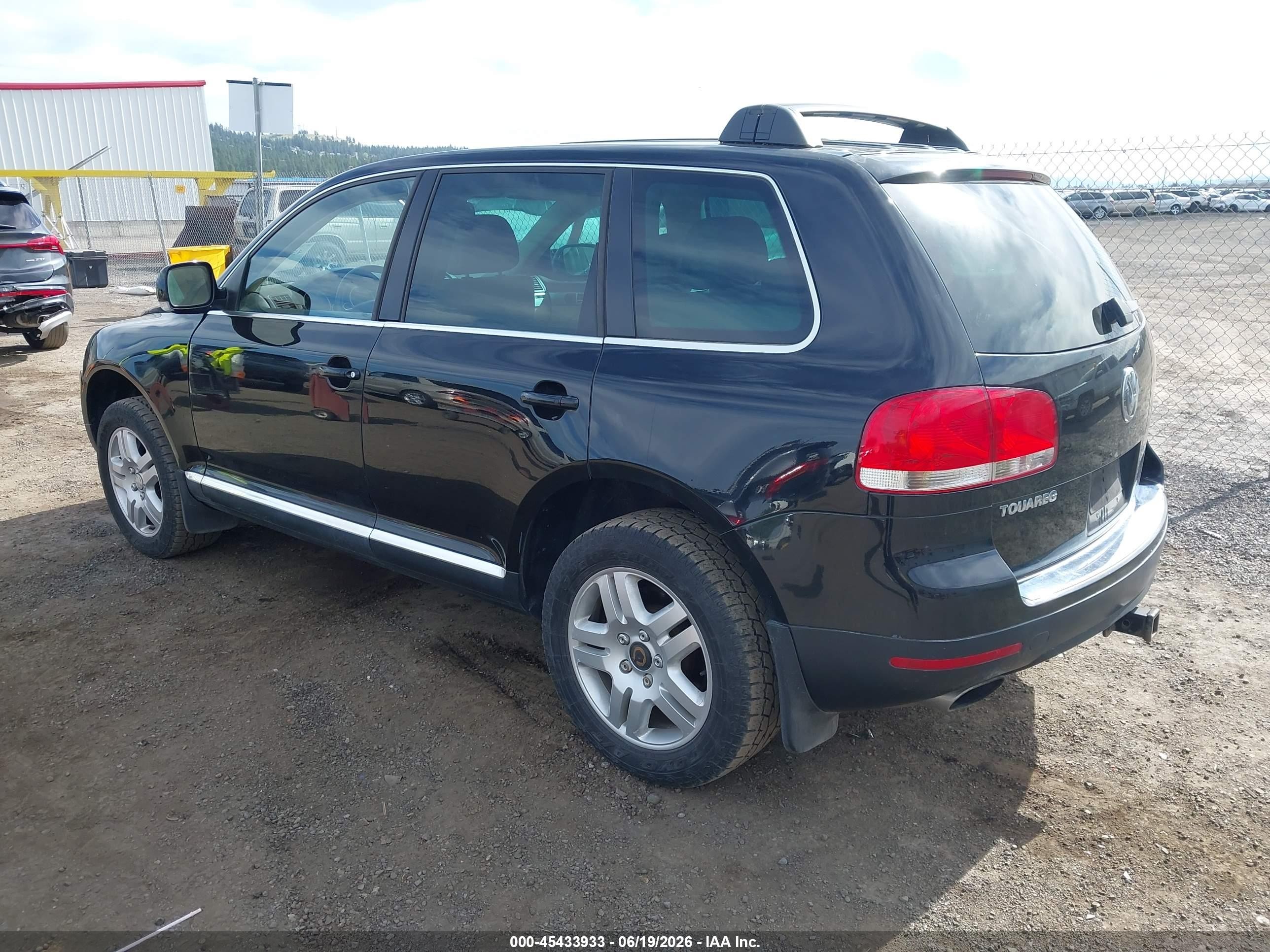 2005 Volkswagen Touareg V8 Black vin: WVGZM77LX5D026332